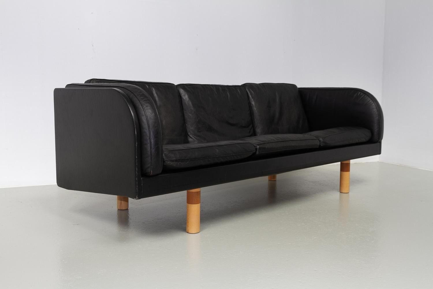 Scandinavo moderno Divano danese a tre posti in pelle di Jørgen Gammelgaard, anni Settanta. in vendita