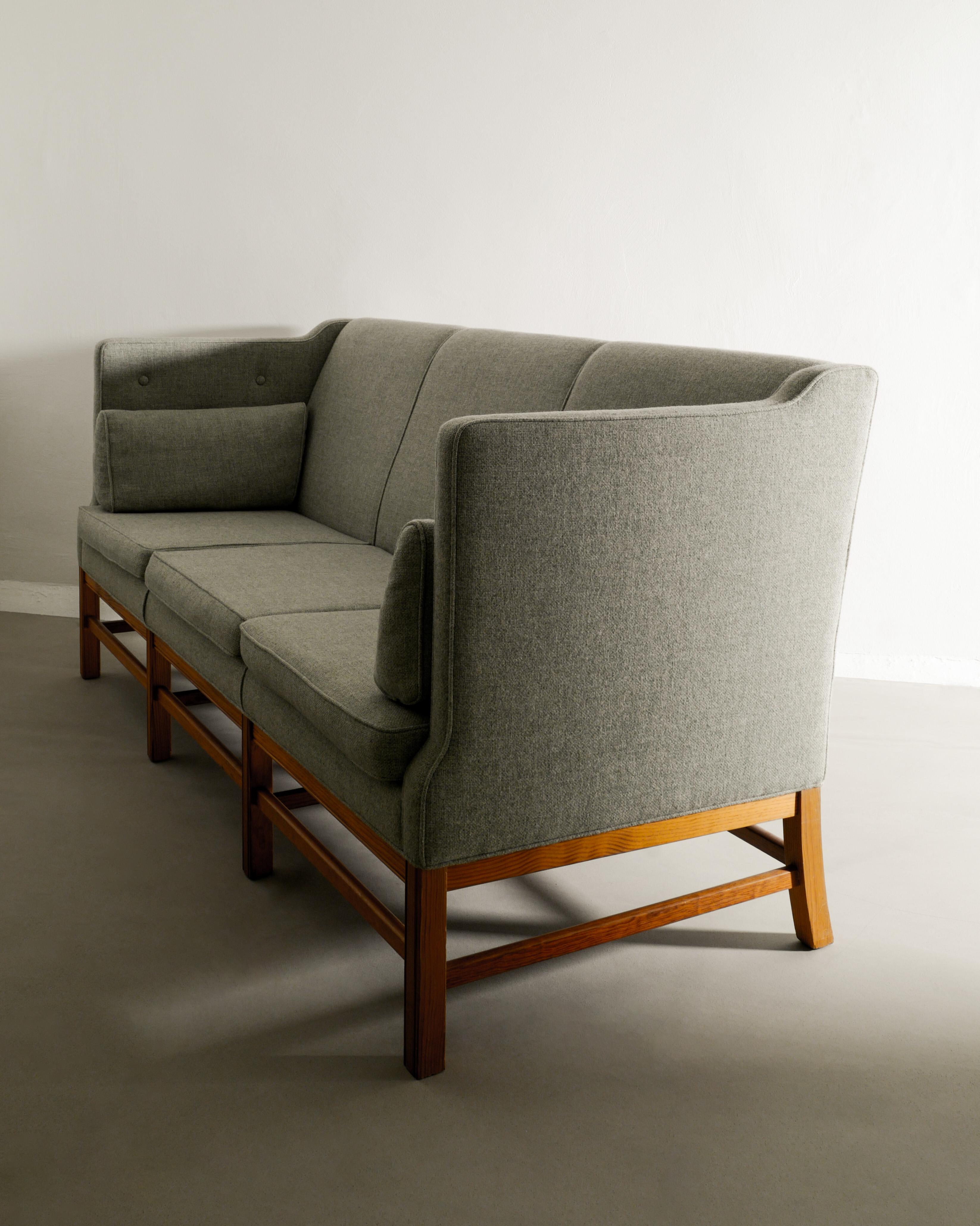 Dänisches Dreisitzer-Sofa aus der Mitte des Jahrhunderts aus Kiefer und Wolle, hergestellt in Dänemark, 1960er Jahre  (Skandinavische Moderne) im Angebot