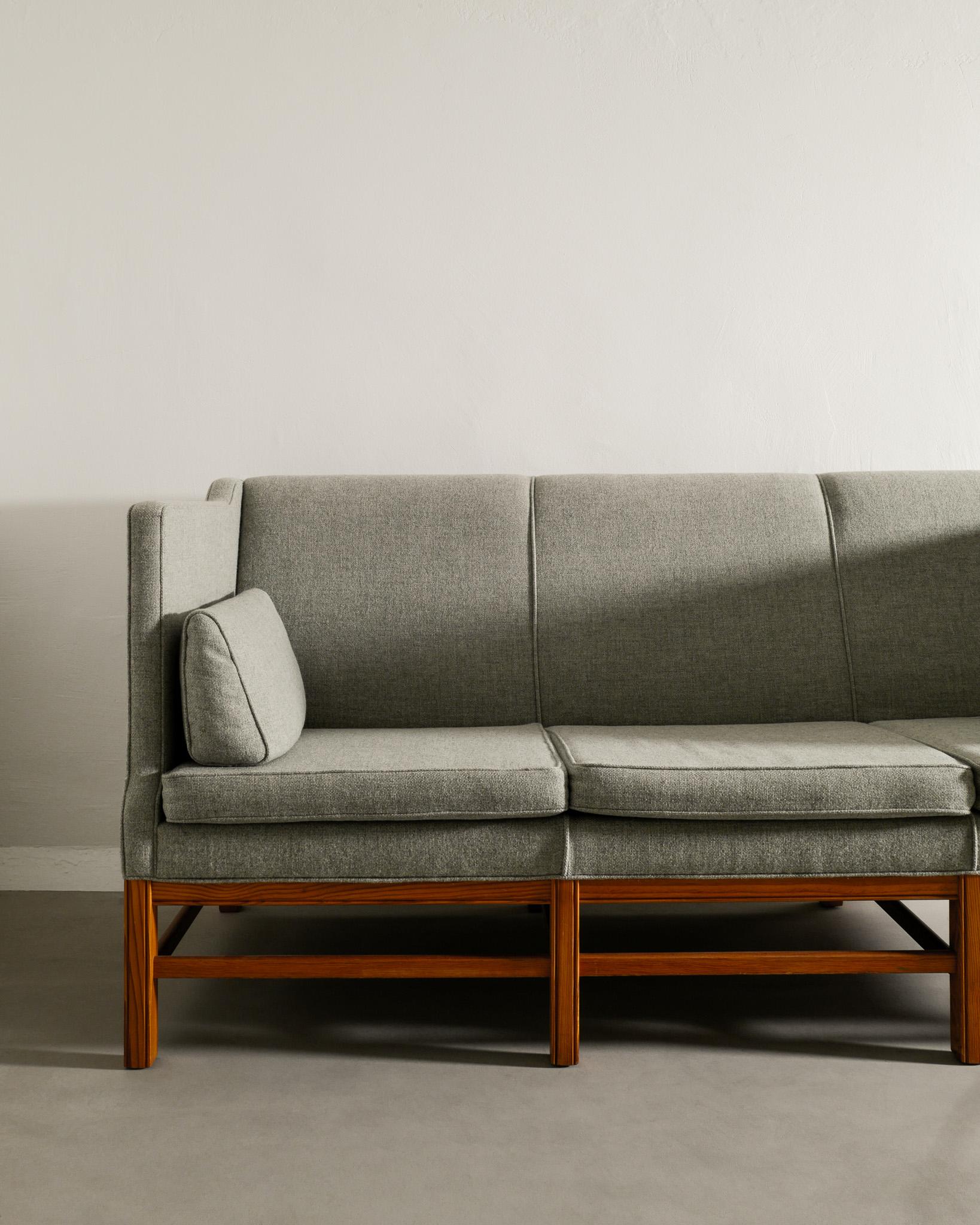 Dänisches Dreisitzer-Sofa aus der Mitte des Jahrhunderts aus Kiefer und Wolle, hergestellt in Dänemark, 1960er Jahre  (Mitte des 20. Jahrhunderts) im Angebot
