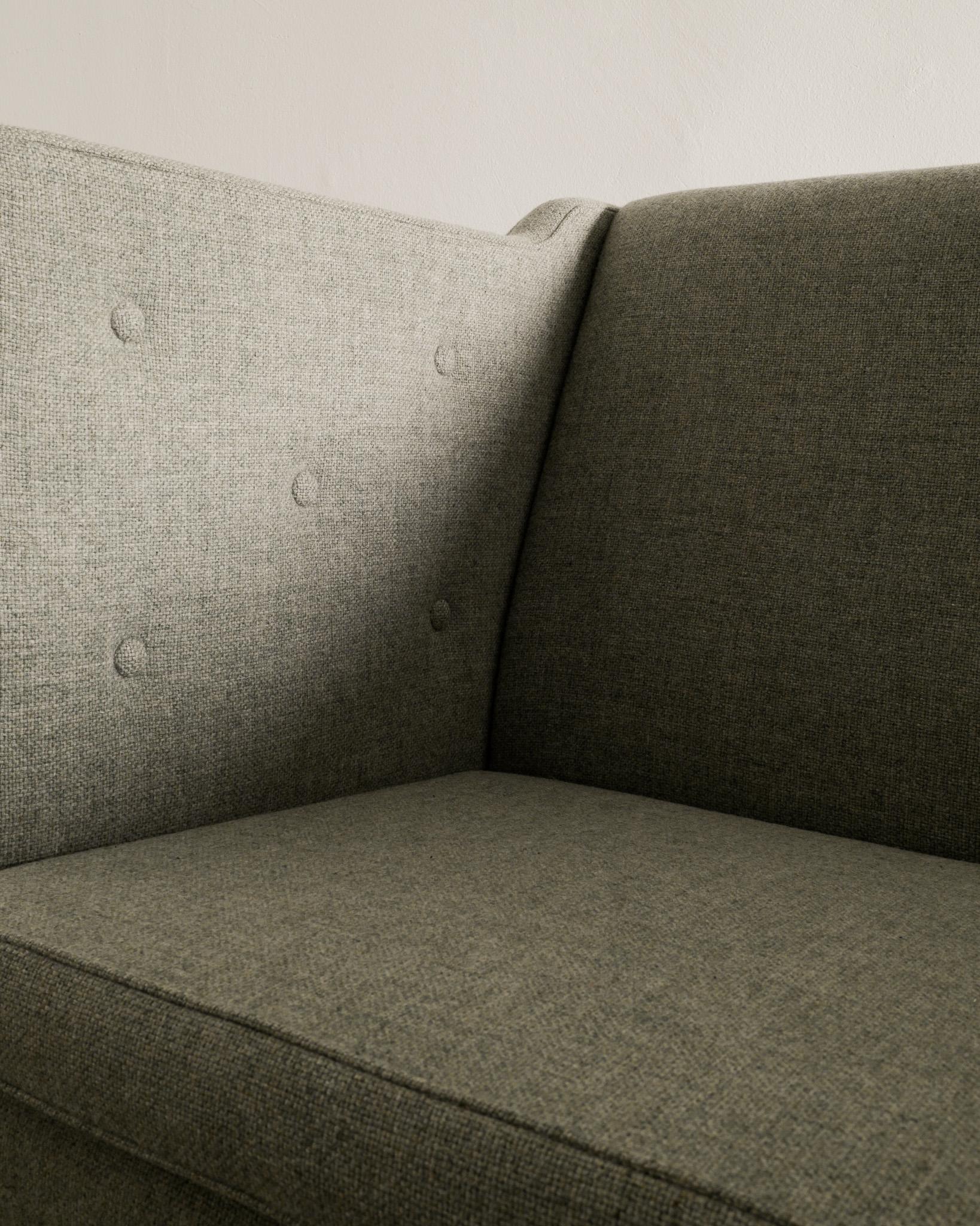 Dänisches Dreisitzer-Sofa aus der Mitte des Jahrhunderts aus Kiefer und Wolle, hergestellt in Dänemark, 1960er Jahre  im Angebot 2