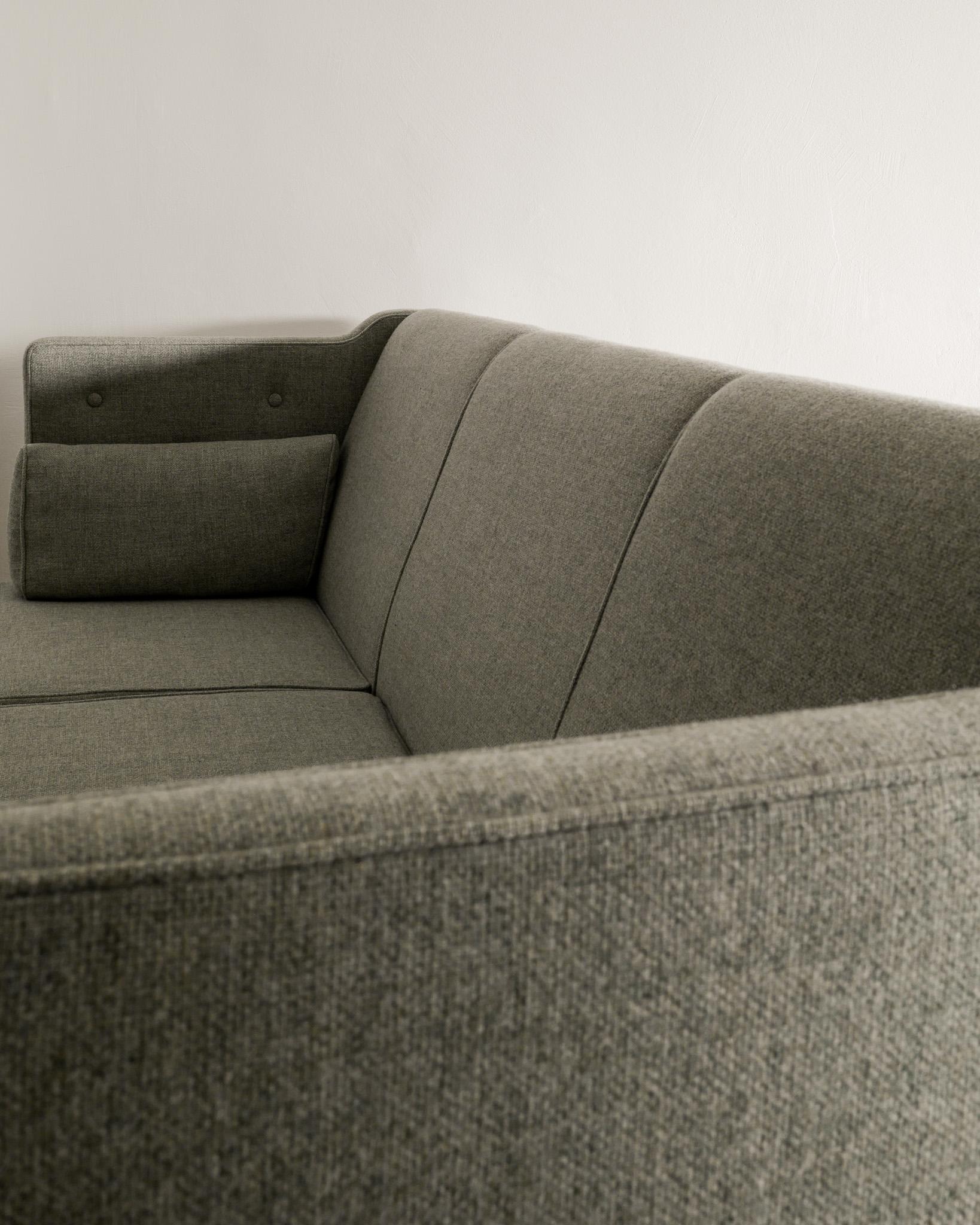 Dänisches Dreisitzer-Sofa aus der Mitte des Jahrhunderts aus Kiefer und Wolle, hergestellt in Dänemark, 1960er Jahre  im Angebot 3