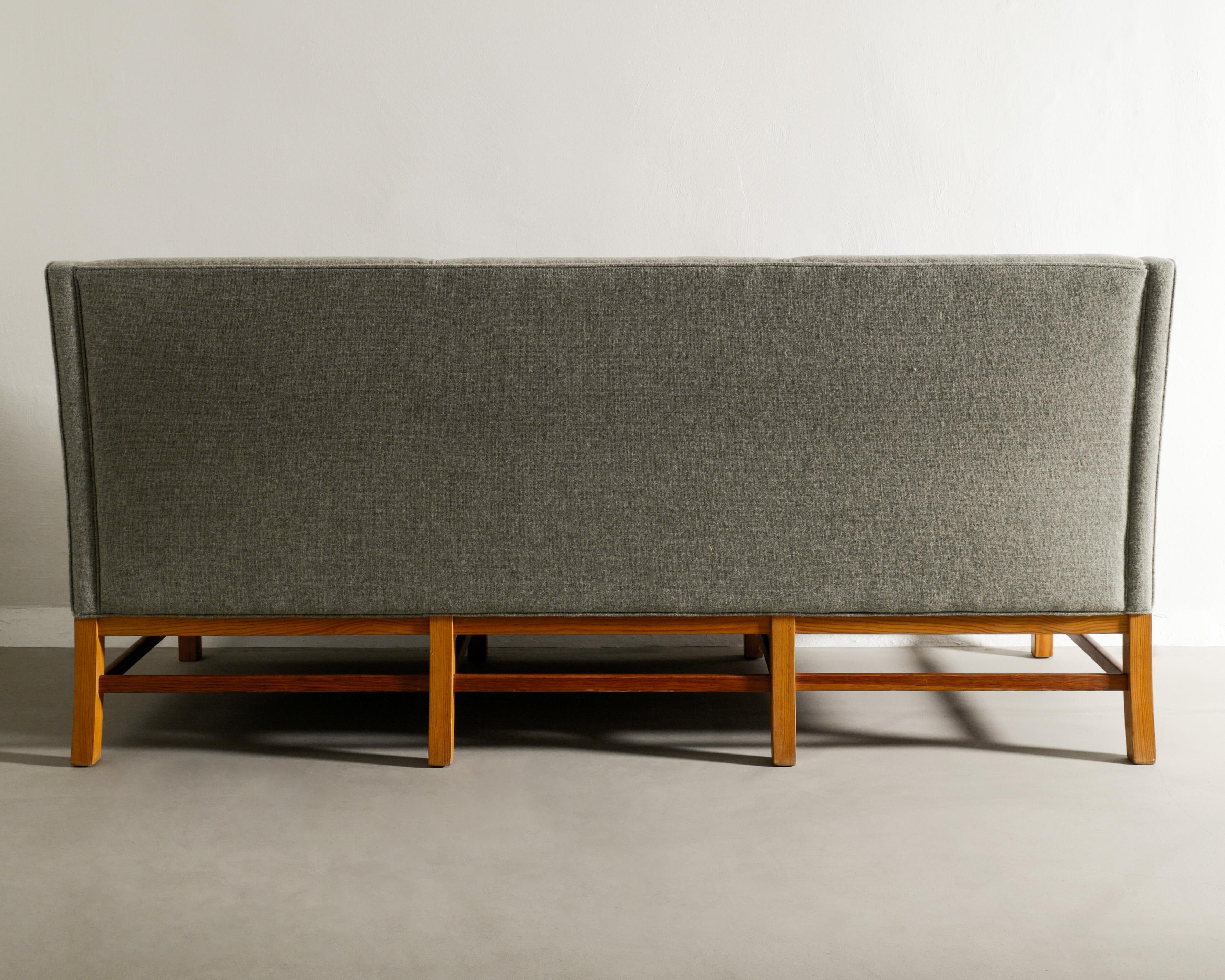 Dänisches Dreisitzer-Sofa aus der Mitte des Jahrhunderts aus Kiefer und Wolle, hergestellt in Dänemark, 1960er Jahre  im Angebot 4