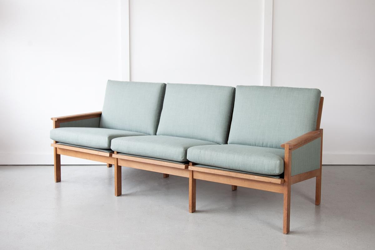 Mid-Century Modern Danish Three-Seater Sofa by Illum Wikkelsø, Mid Century For Sale