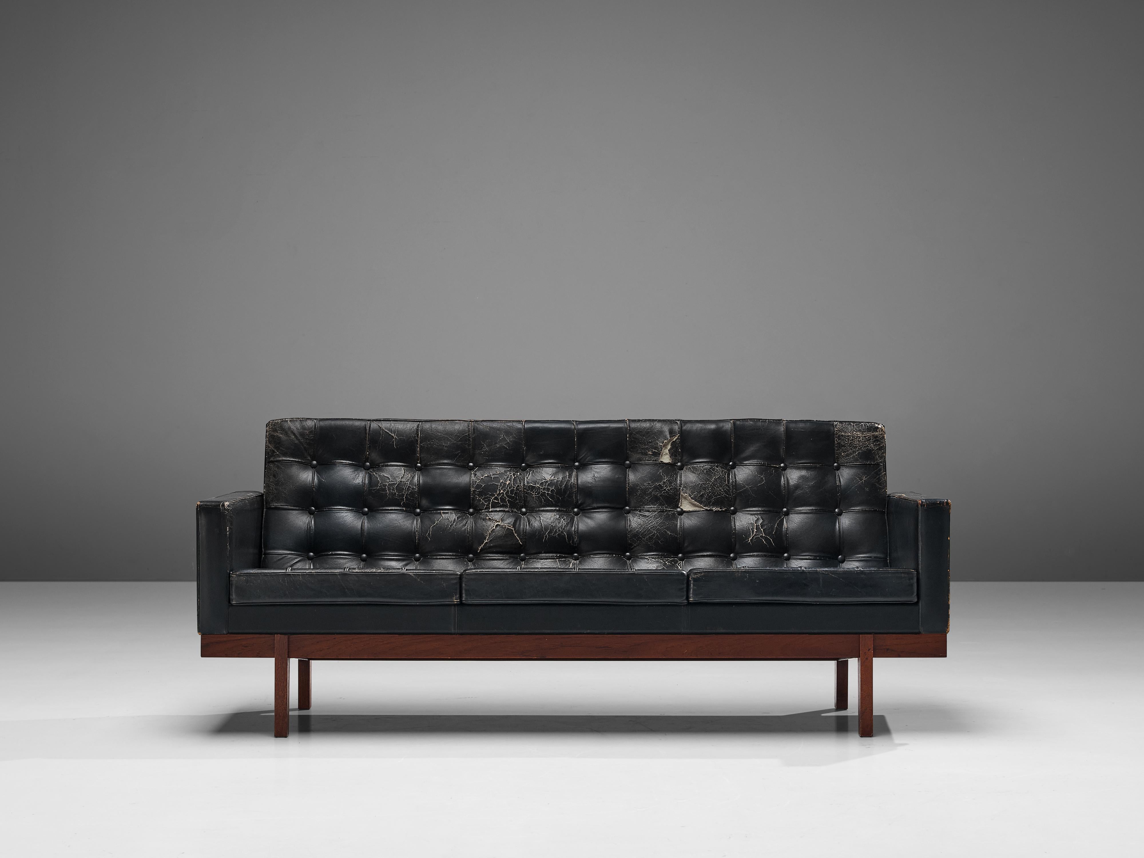 Karl Erik Ekselius for JOC, sofa, leather, teak, Sweden, 1960s

This Swedish sofa by Karl Erik Ekselius showcases the typical characteristics of  Scandinavian Modern Design. The unit revolves around a linear and strict layout with sharp lines and
