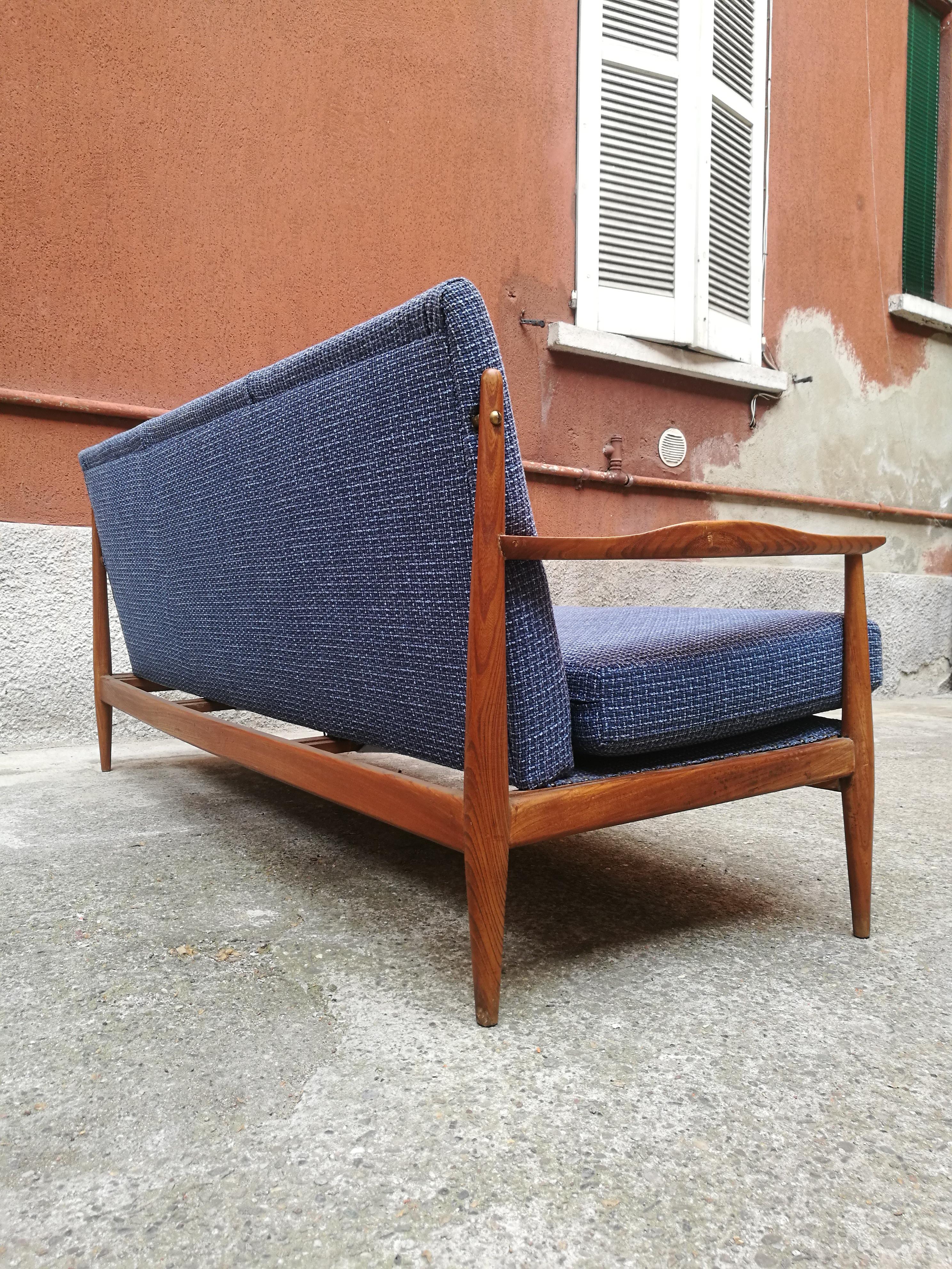 Danish Three-Seat Sofa with Armrests, 1960s In Good Condition In MIlano, IT
