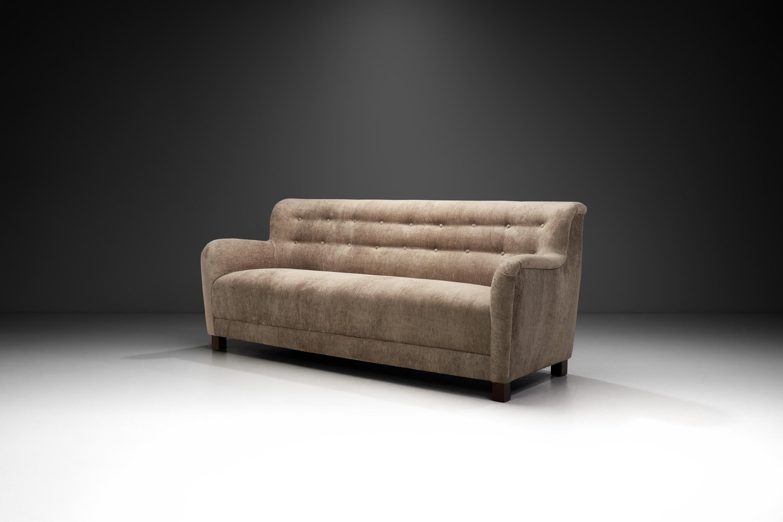 La Danimarca del XX secolo era un punto di riferimento per il design di metà secolo. Semplicità, funzionalità ed eleganza: questi sono i principi base del design danese. Dall'arredamento all'architettura, dalla moda alla gioielleria, i designer