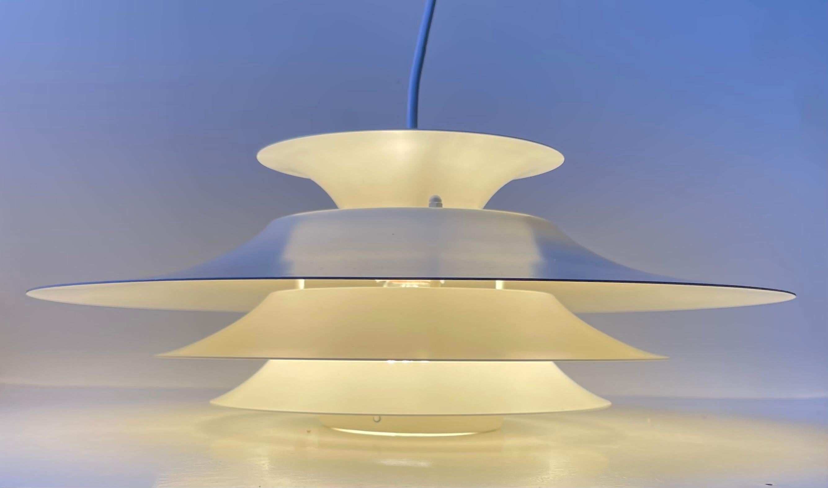 Lampada a sospensione danese a più livelli di colore bianco di Frandsen's Belysning, anni '70 In condizioni buone in vendita a Esbjerg, DK