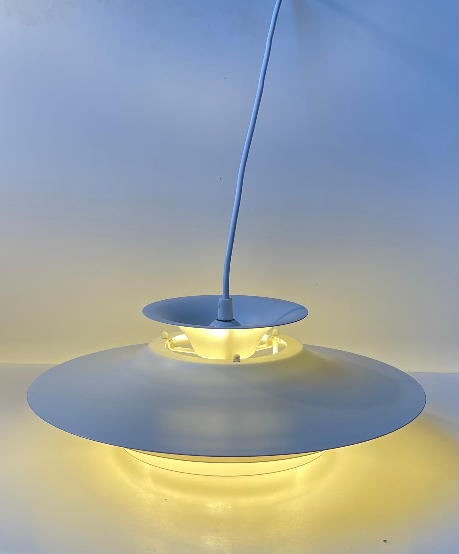 Metallo Lampada a sospensione danese a più livelli di colore bianco di Frandsen's Belysning, anni '70 in vendita