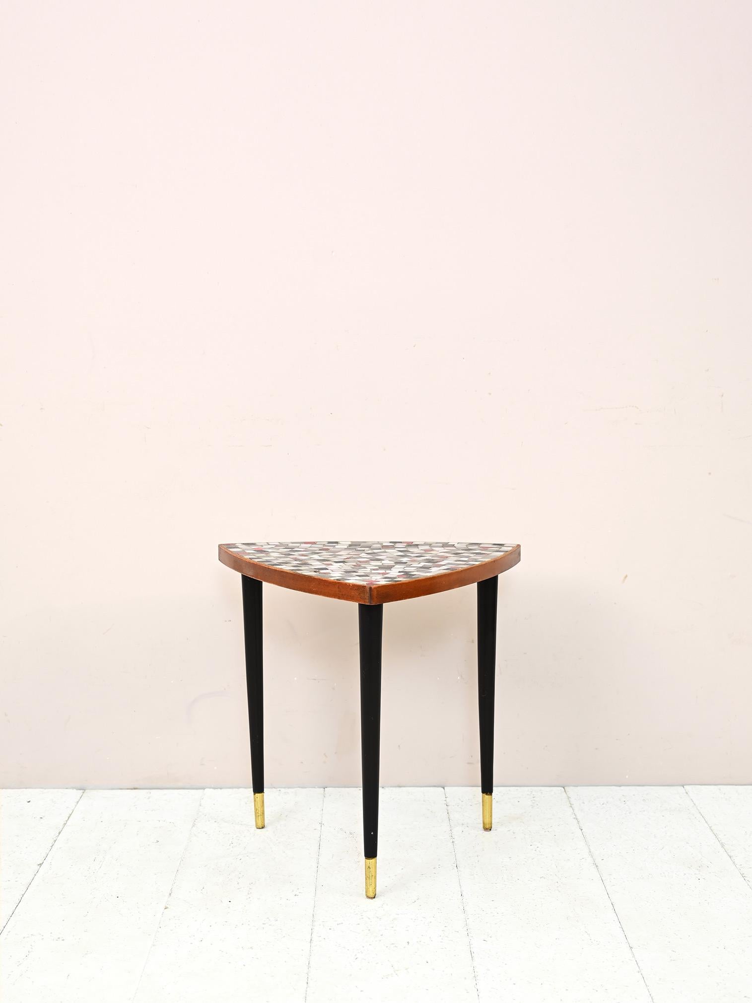 Danish Triangular Coffee Table In Good Condition For Sale In Brescia, IT