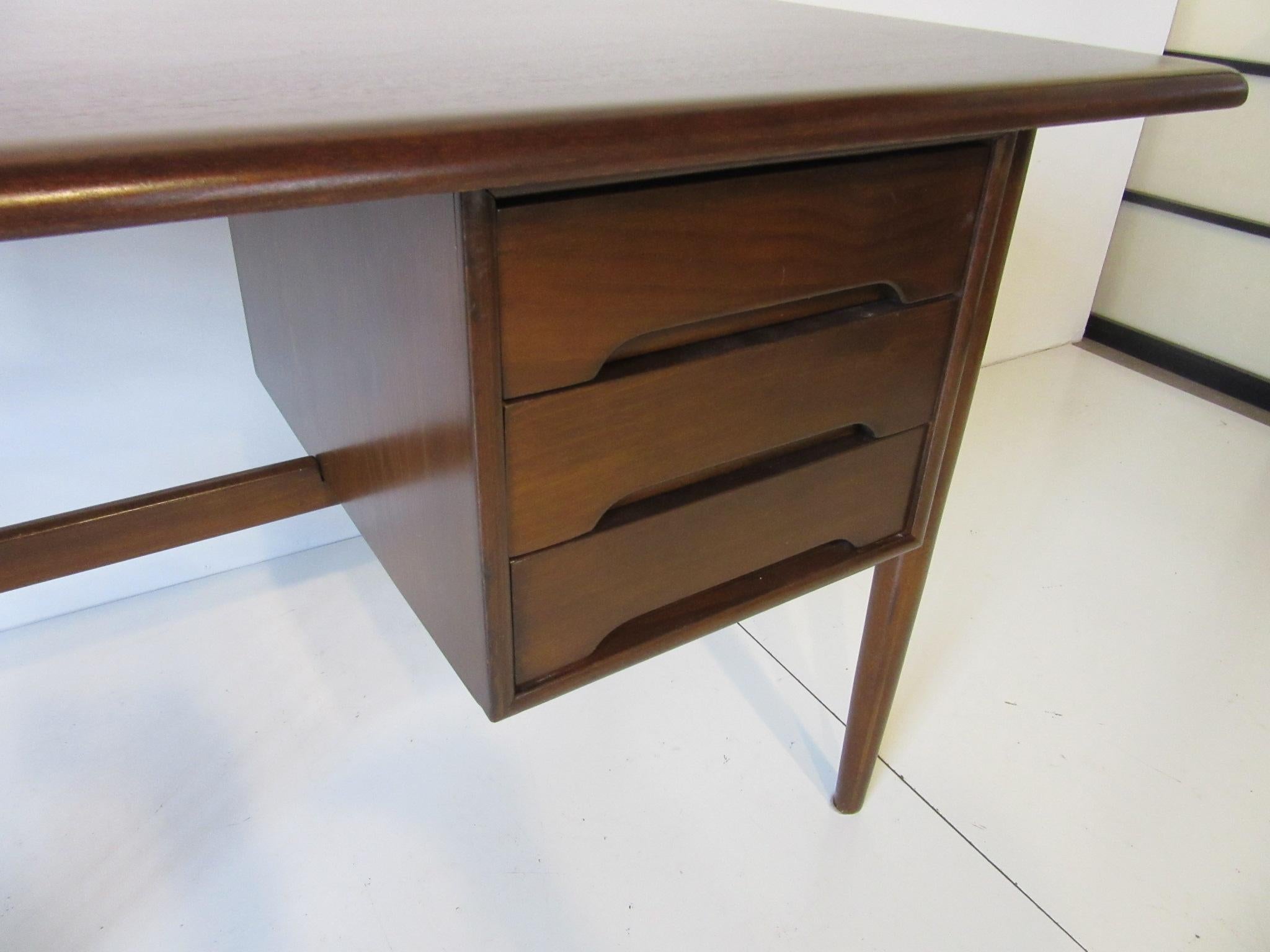 Danish Triangular Topped Desk in the Manner of France & Sons In Good Condition In Cincinnati, OH