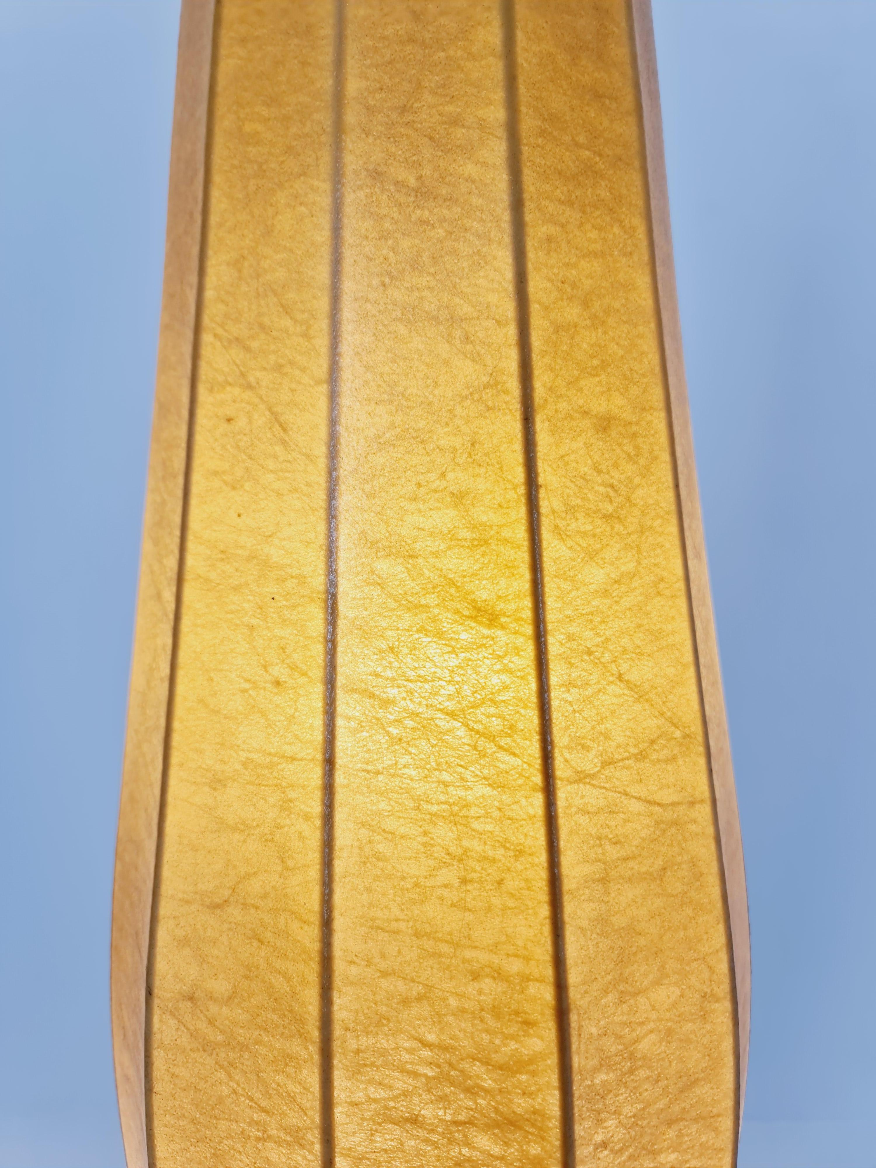 Milieu du XXe siècle Lampadaire tripode danois en métal et abat-jour cocon de Klingele pour Artimeta 1957 en vente