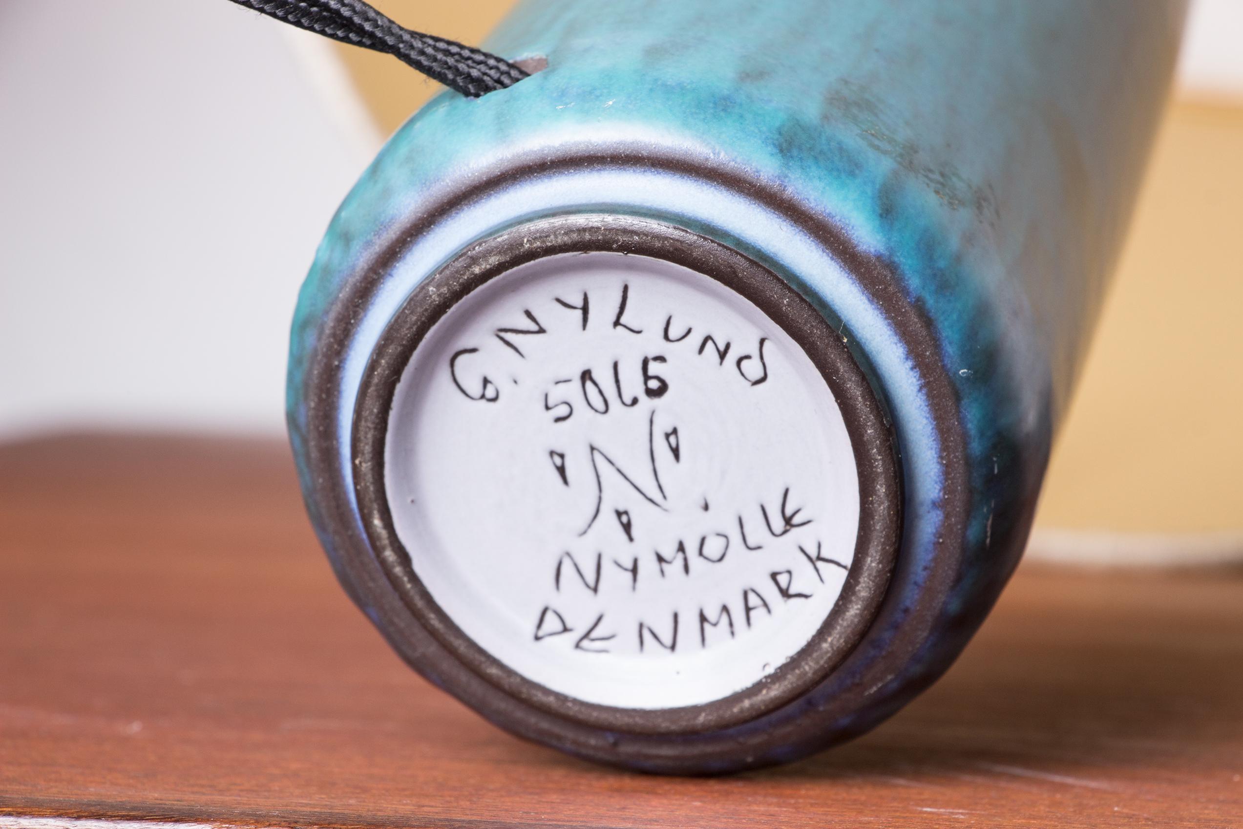 Lampe de table conique tronquée danoise en grès bleu mat par Gunnar Nylund pour en vente 3