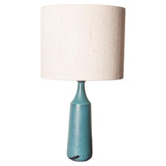 Lampe de table conique tronquée danoise en grès bleu mat par Gunnar Nylund pour