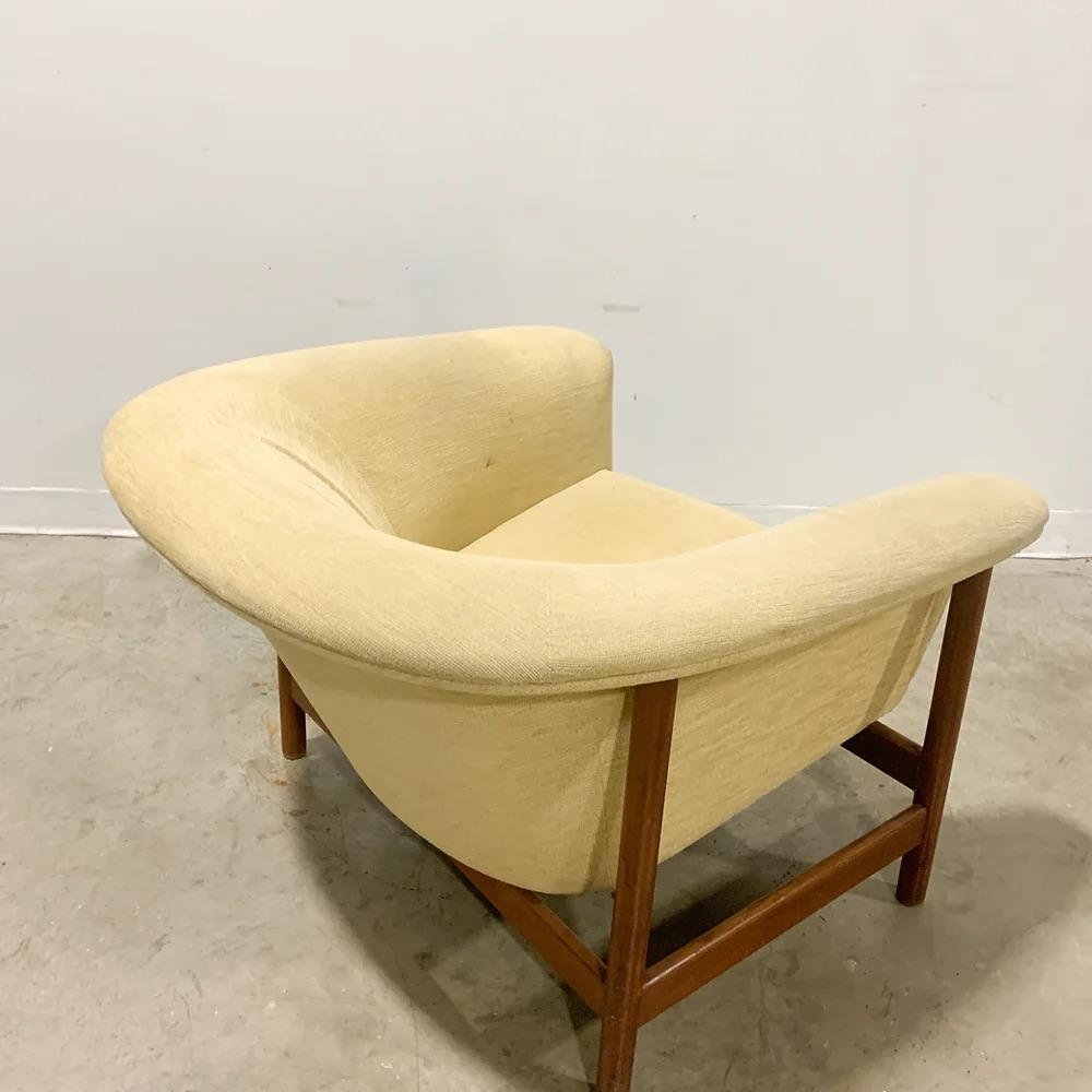 Scandinavian Modern Danish Tub Lounge Chair on Teak Frame