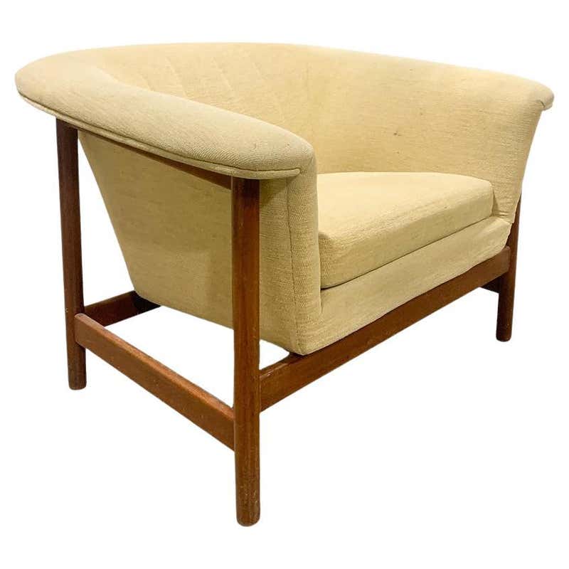 A closer look at Quality Scandinavian Bucket Chair