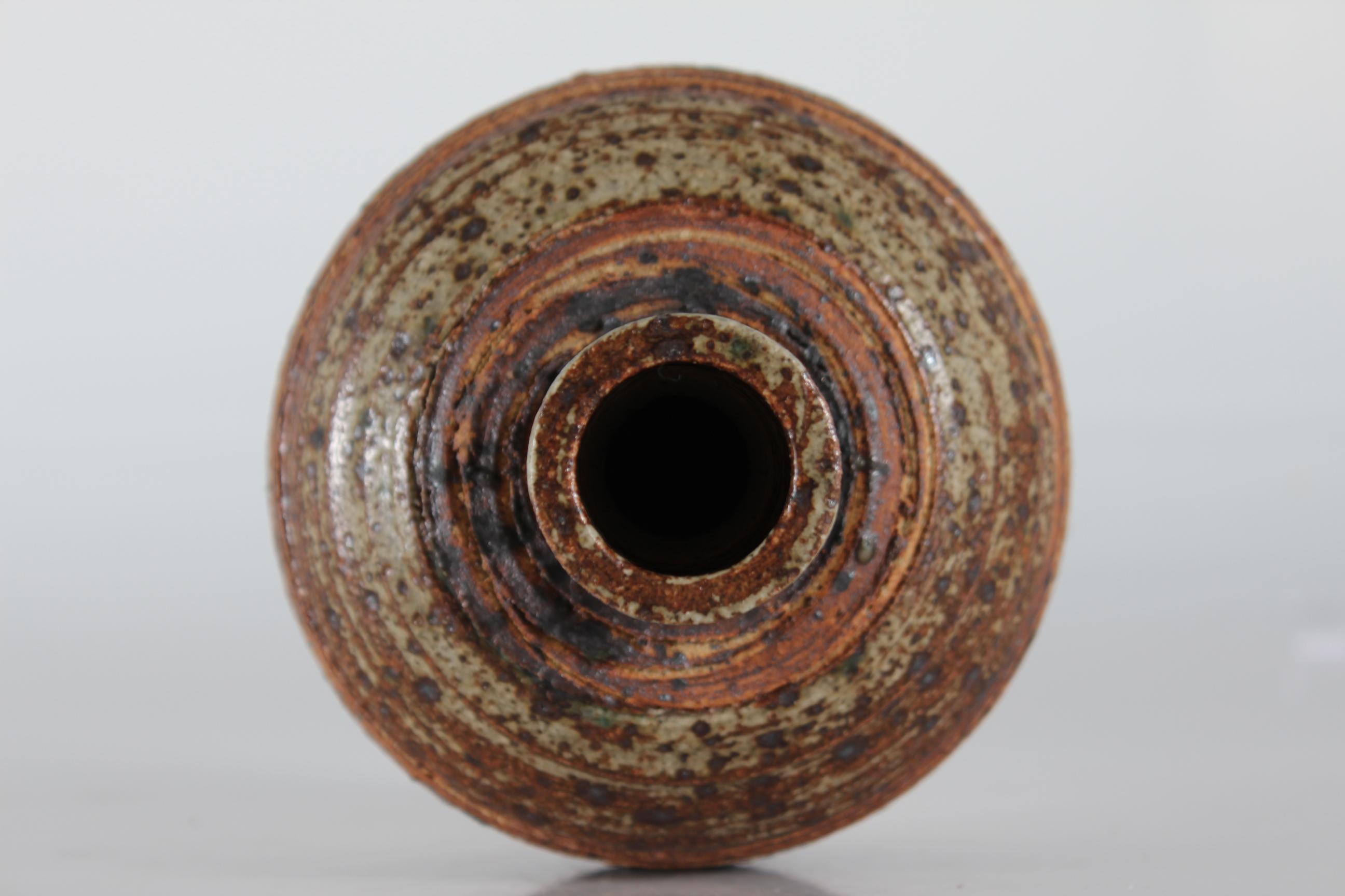 Danish Tue Poulsen Rustic Stoneware Vase of Chamotteclay with Stripe Decor 1970s In Good Condition For Sale In Aarhus C, DK