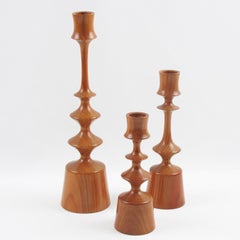 Dänischer Kerzenständer aus gedrechseltem Holz:: ein Trio