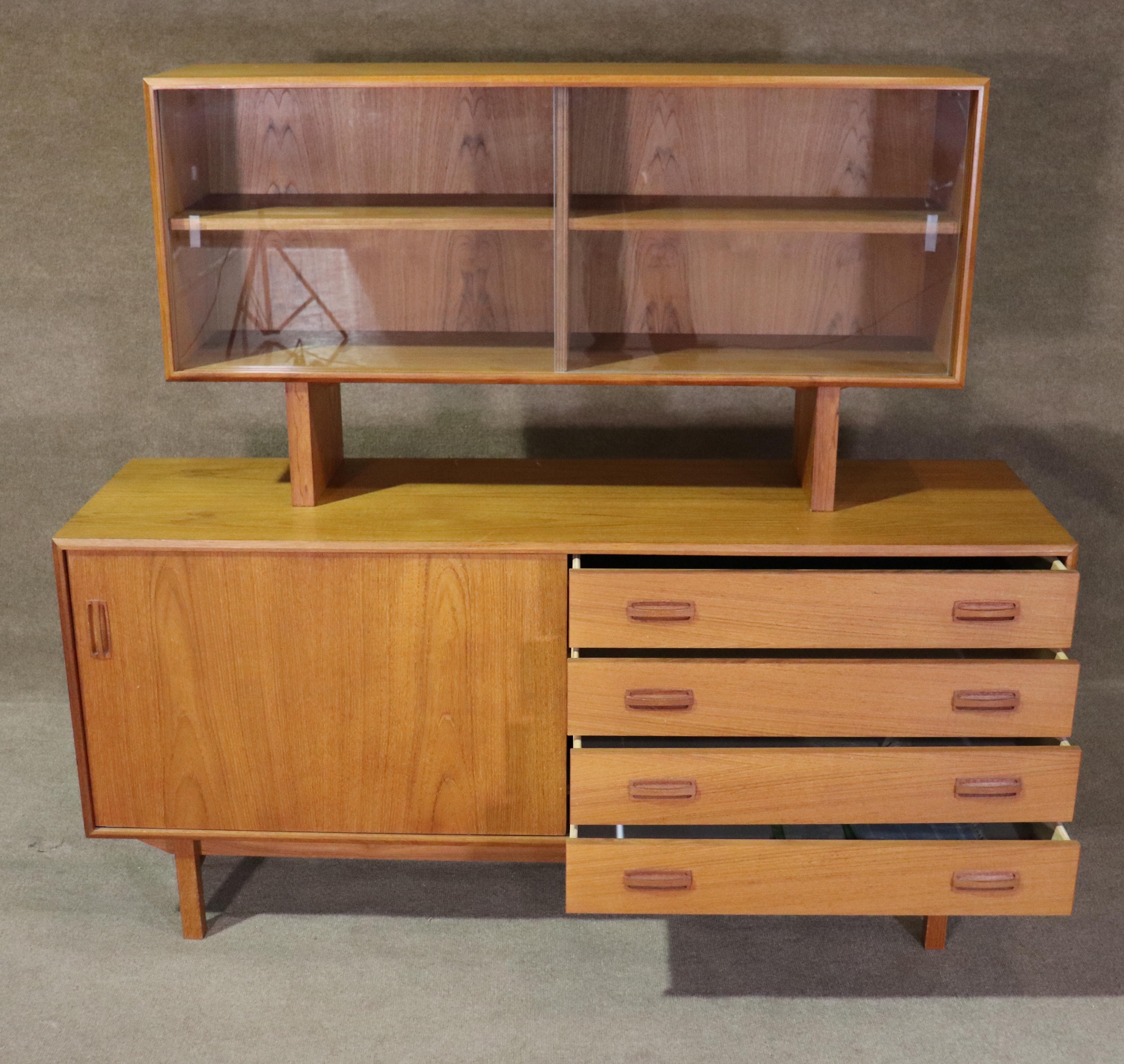 Mid-Century moderno Credenza danese in due pezzi con armadio in vendita