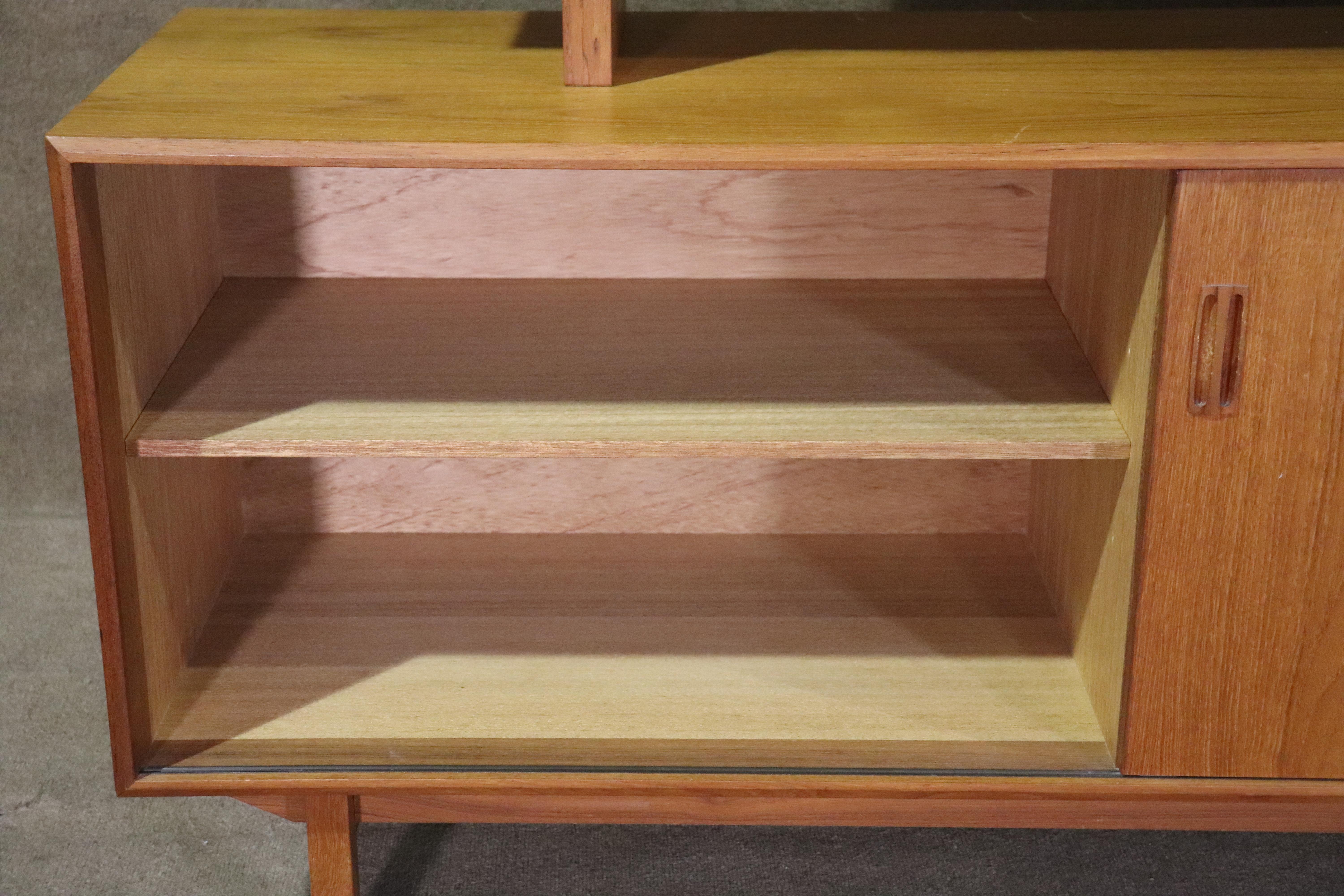 XX secolo Credenza danese in due pezzi con armadio in vendita