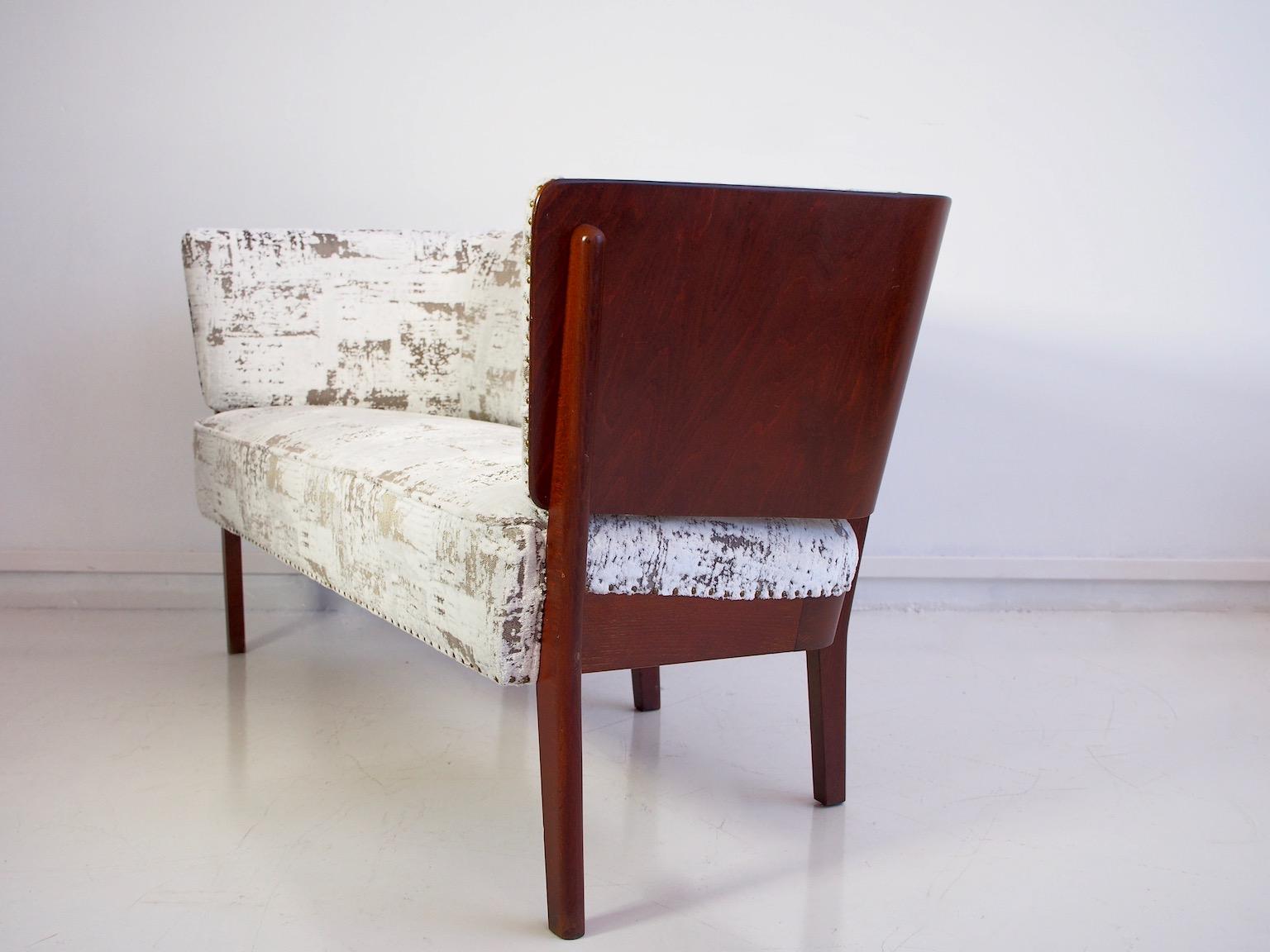 XX secolo Divano danese a due posti in Beeche Modello 2240 di Fritz Hansen in vendita