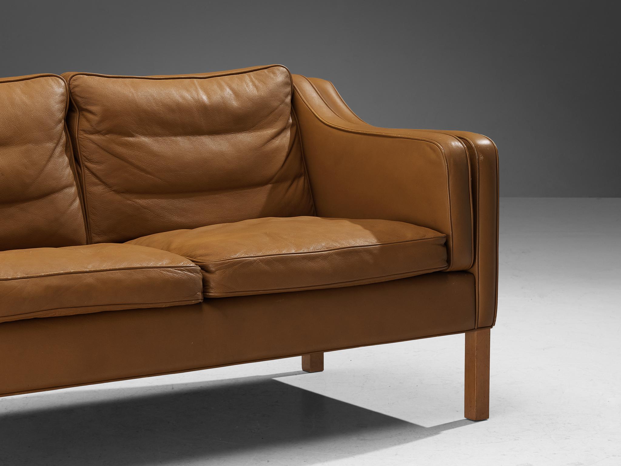 Dänisches Zweisitzer-Sofa aus cognacfarbenem Leder  im Angebot 1