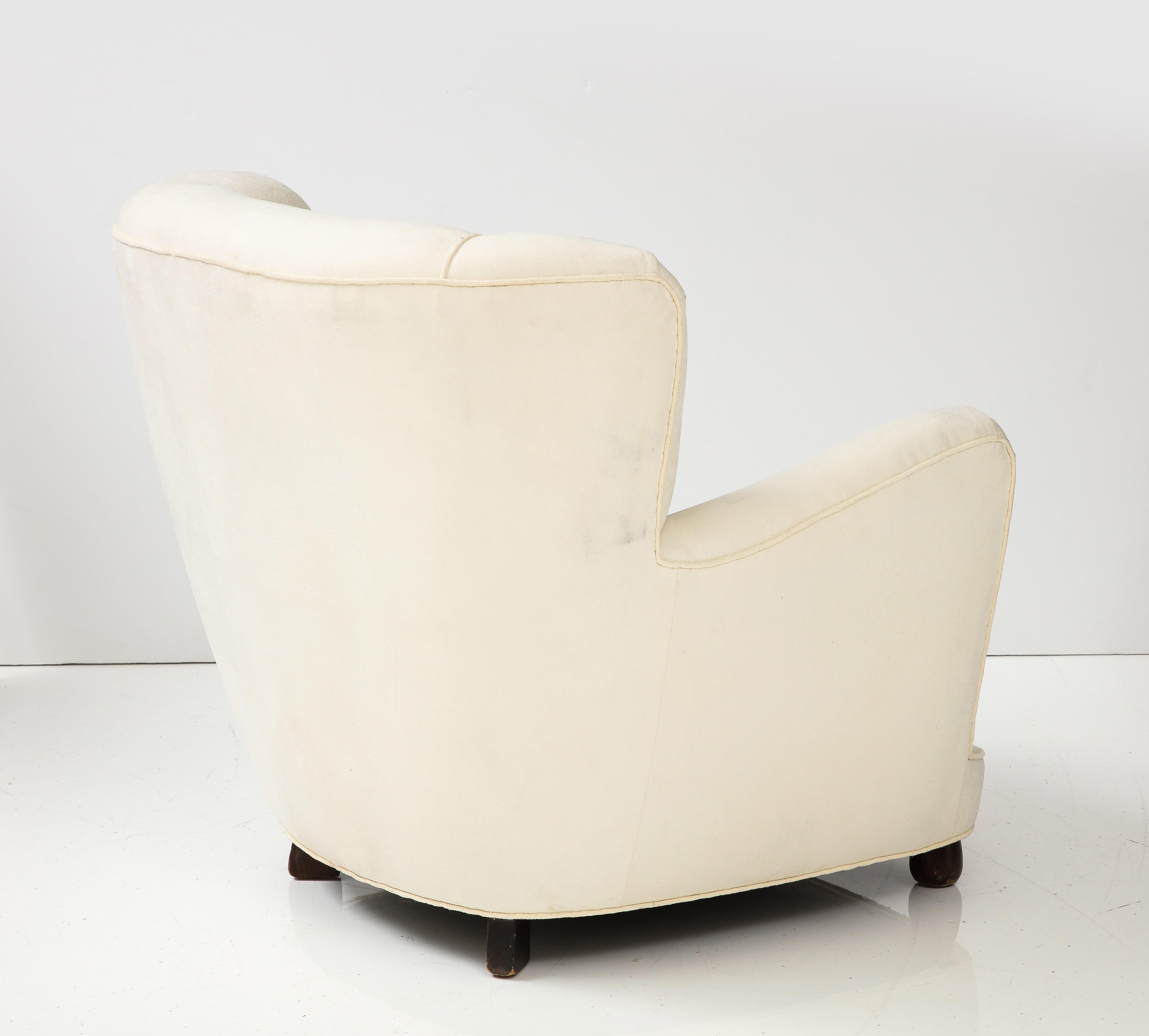 Danish Upholstered Club Chair in Muslin, 1940's For Sale 7