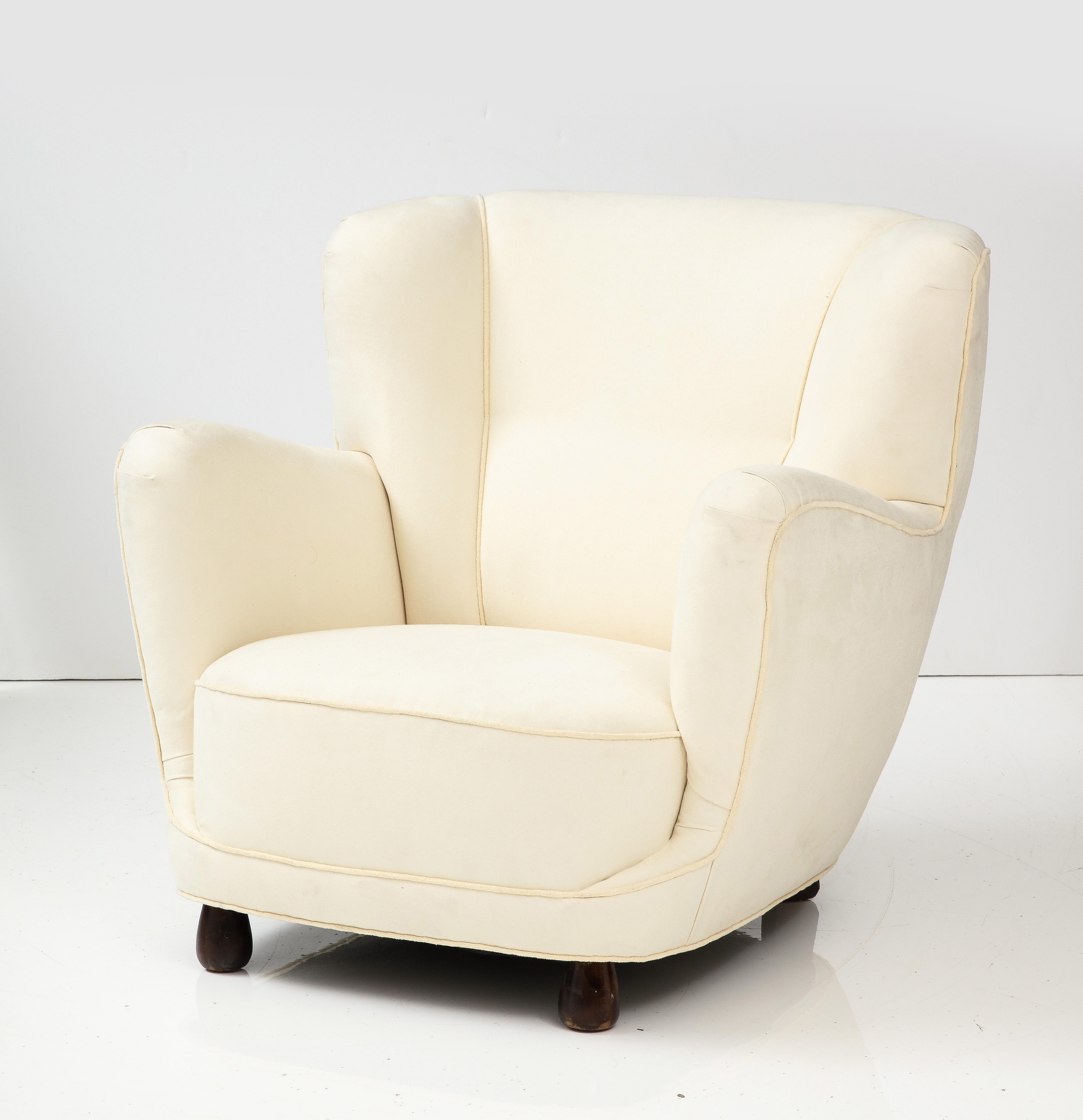 Danish Upholstered Club Chair in Muslin, 1940's In Good Condition For Sale In Brooklyn, NY