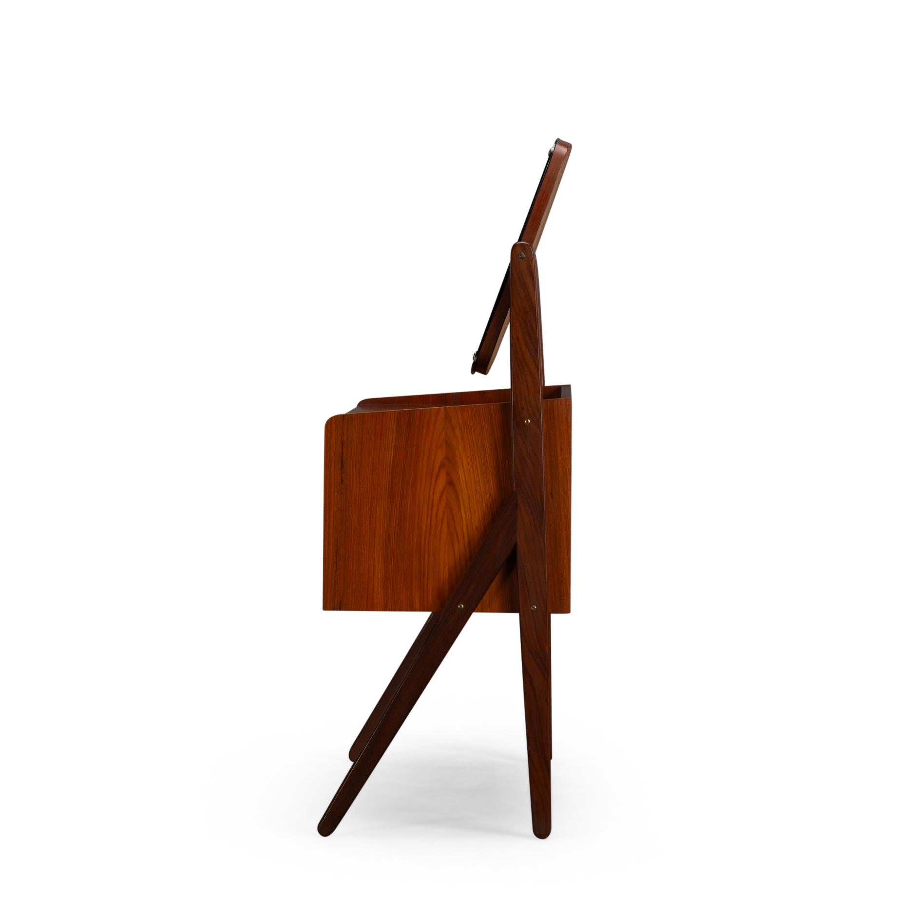 Mid-Century moderno Tavolino da toeletta danese in teak di AG Spejl Kobberbeskyttet, anni '60 in vendita