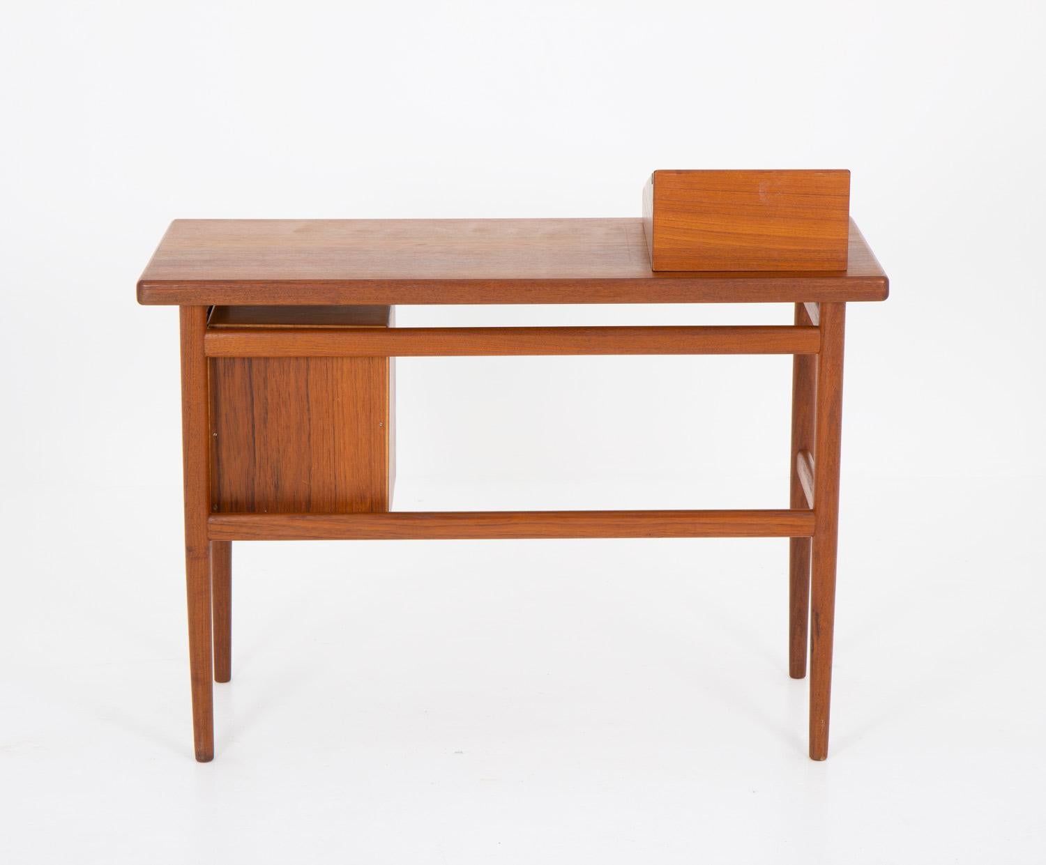 Danish Vanity Table or Desk in Teak by Kurt Østervig, Denmark In Good Condition For Sale In Karlstad, SE