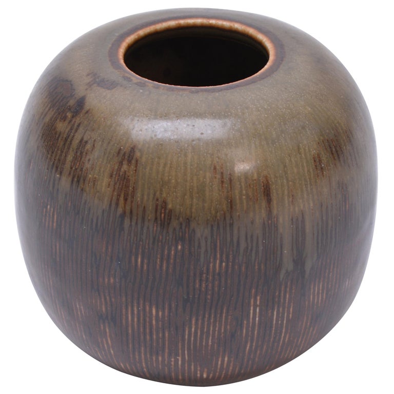 Small Mid-Century Modern vase by Valdemar Petersen for Bing and Grondahl,  1960s For Sale at 1stDibs