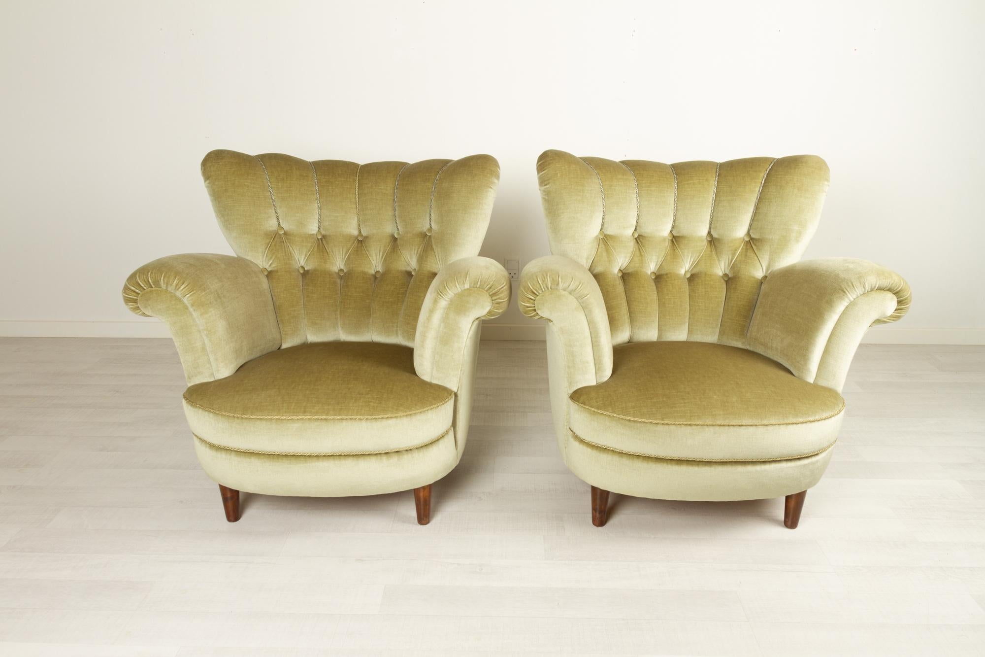 Danish Velour Wingback Lounge Chairs 1940s, Set of 2 In Good Condition For Sale In Asaa, DK