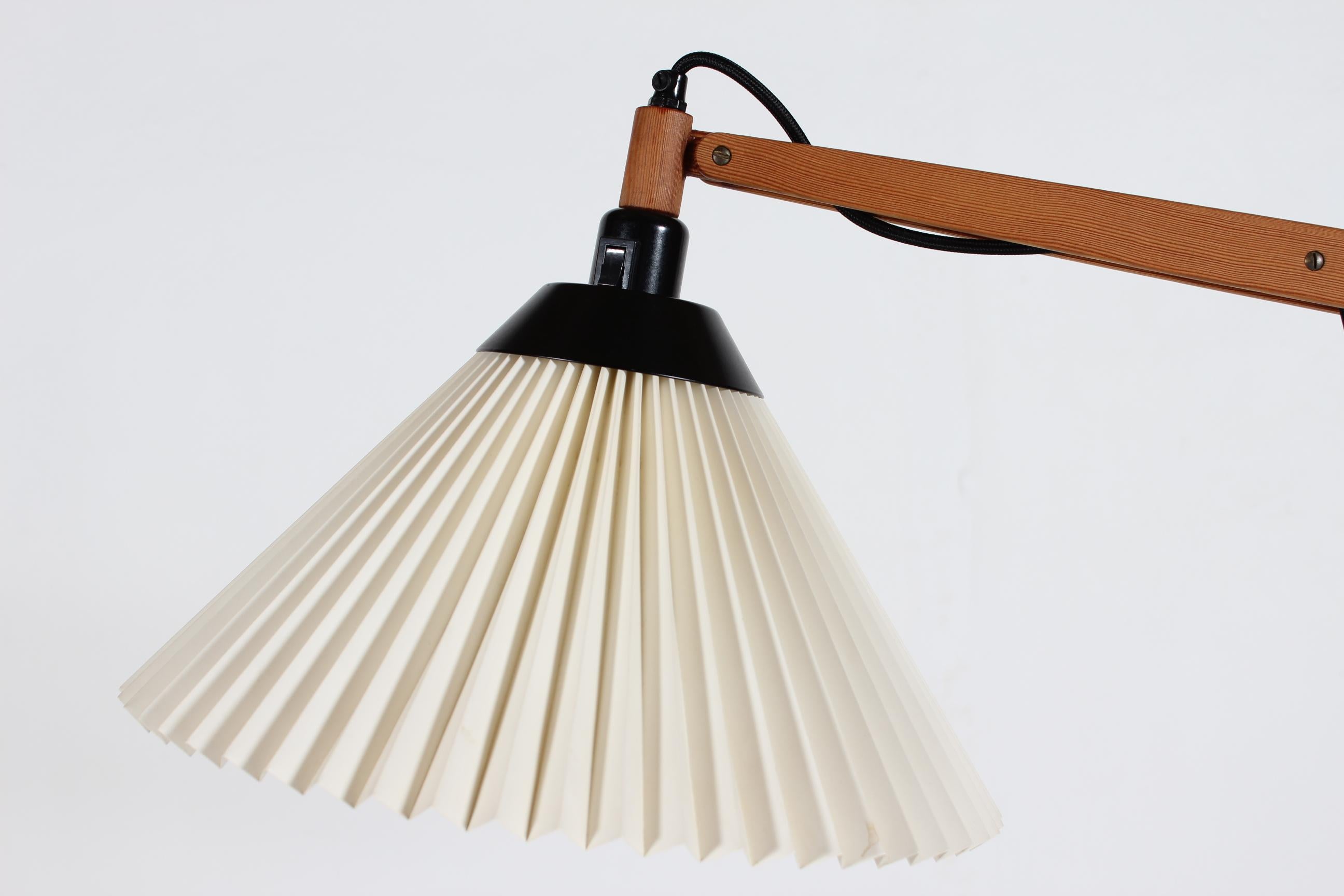 Lacquered Danish Vilhelm Wohlert Origon Pine Adjustable Floor Lamp 325 Le Klint Shade 70s For Sale