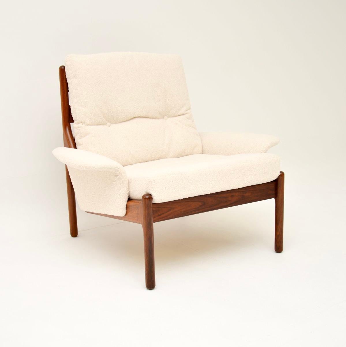 Ein atemberaubender und äußerst seltener dänischer Vintage-Sessel von Illum Wikkelso. Es wurde von Illum Wikkelso für Silkeborg Mobler entworfen und stammt etwa aus den 1960er Jahren.

Die Qualität ist absolut hervorragend, das Design ist
