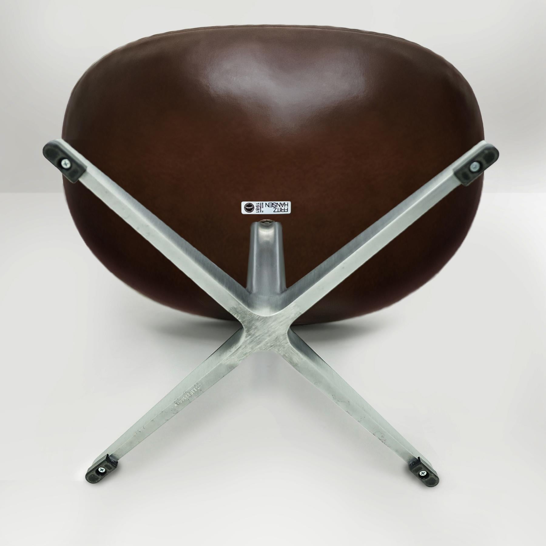 Danish Vintage Arne Jacobsen leather Egg chair and ottoman set for Fritz Hansen 9