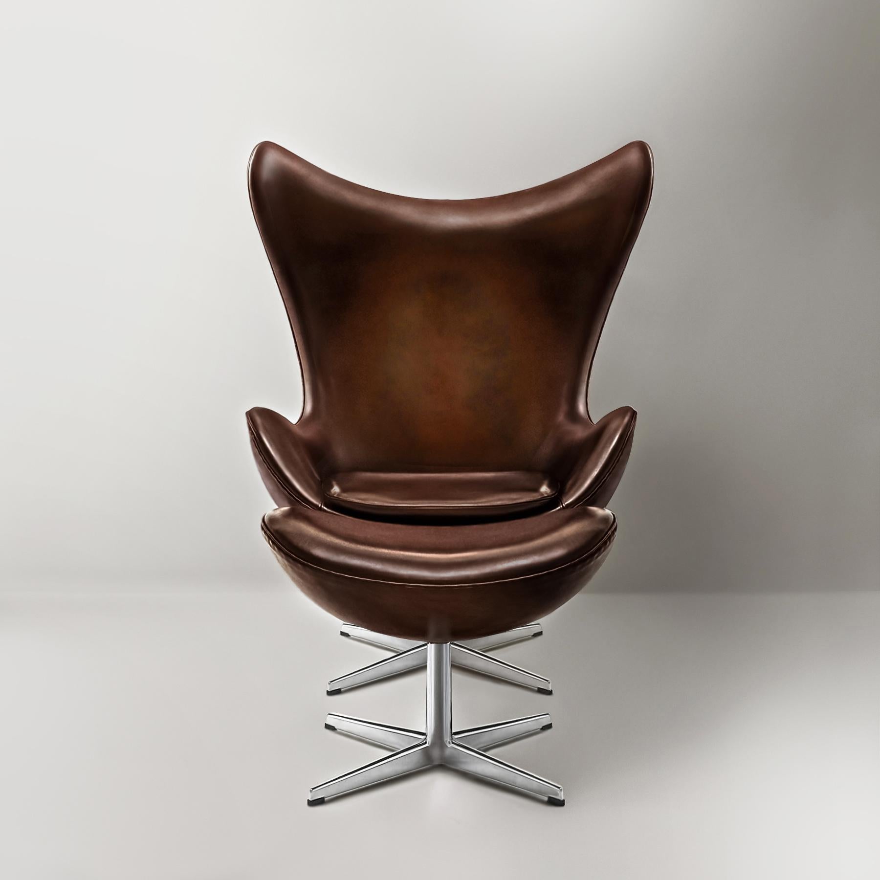 20th Century Danish Vintage Arne Jacobsen leather Egg chair and ottoman set for Fritz Hansen