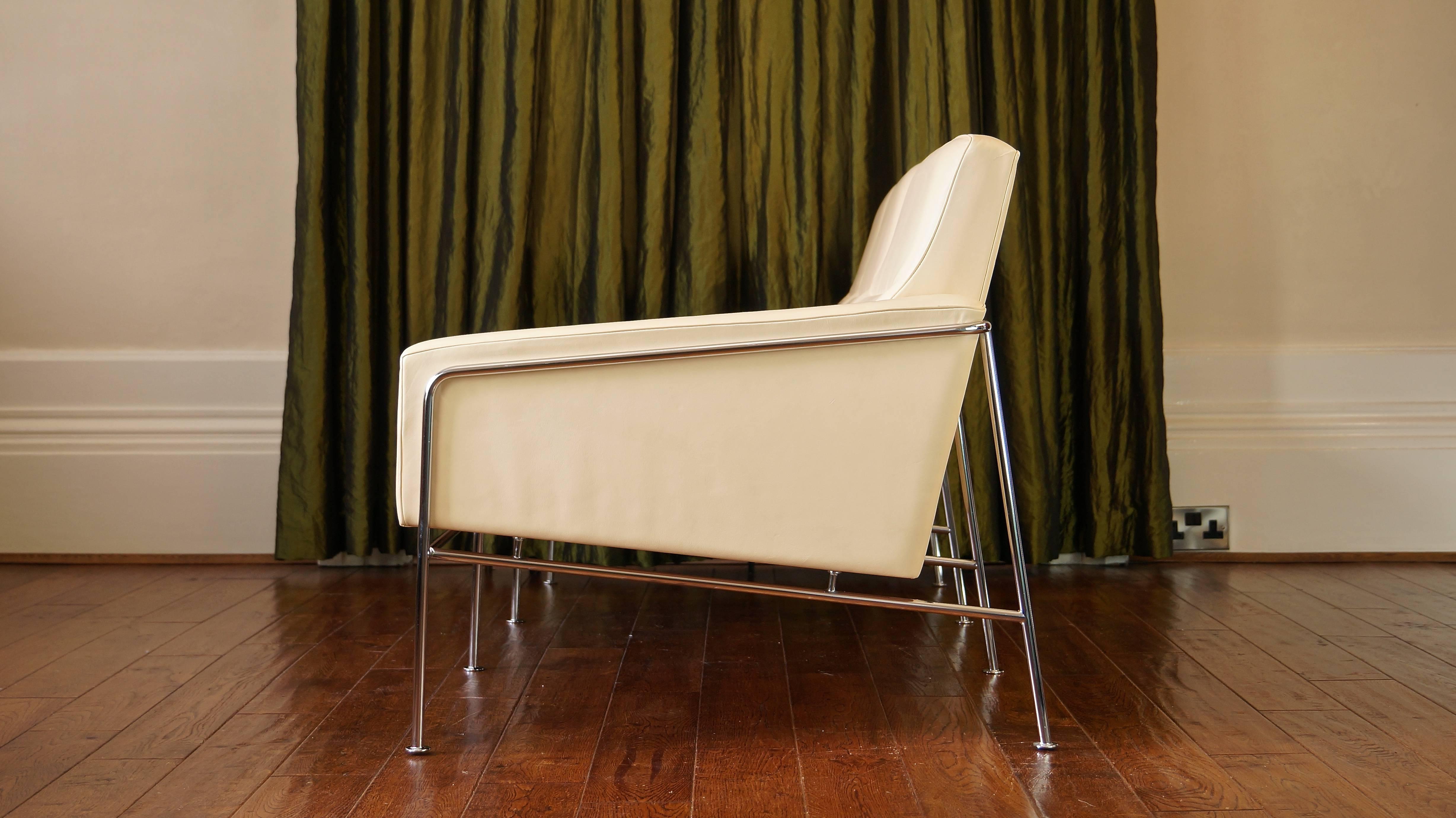 Mid-Century Modern Danish Vintage Arne Jacobsen Series 3303 Leather Sofa by Fritz Hansen, Vintage For Sale