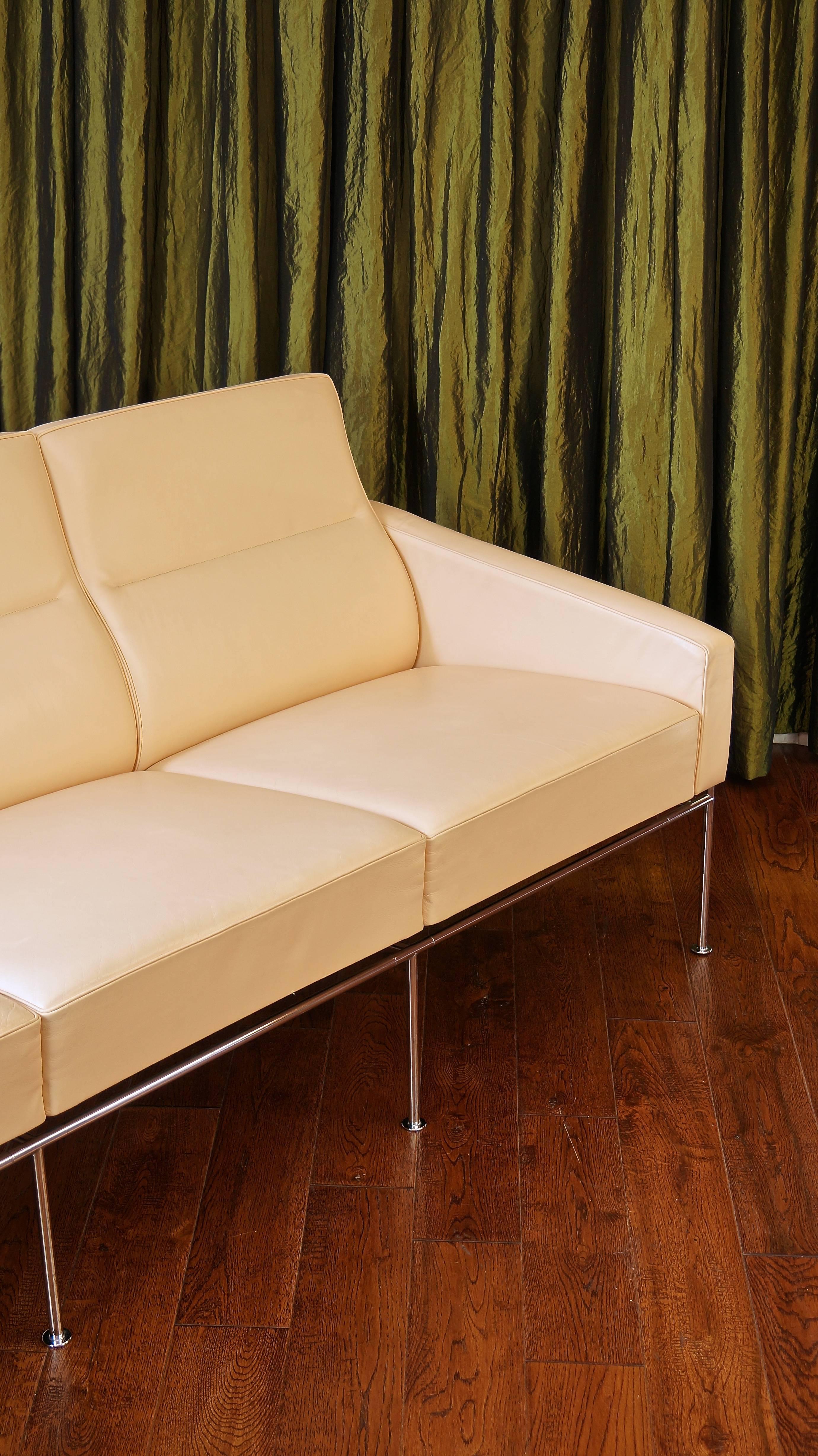 Danish Vintage Arne Jacobsen Series 3303 Leather Sofa by Fritz Hansen, Vintage For Sale 3