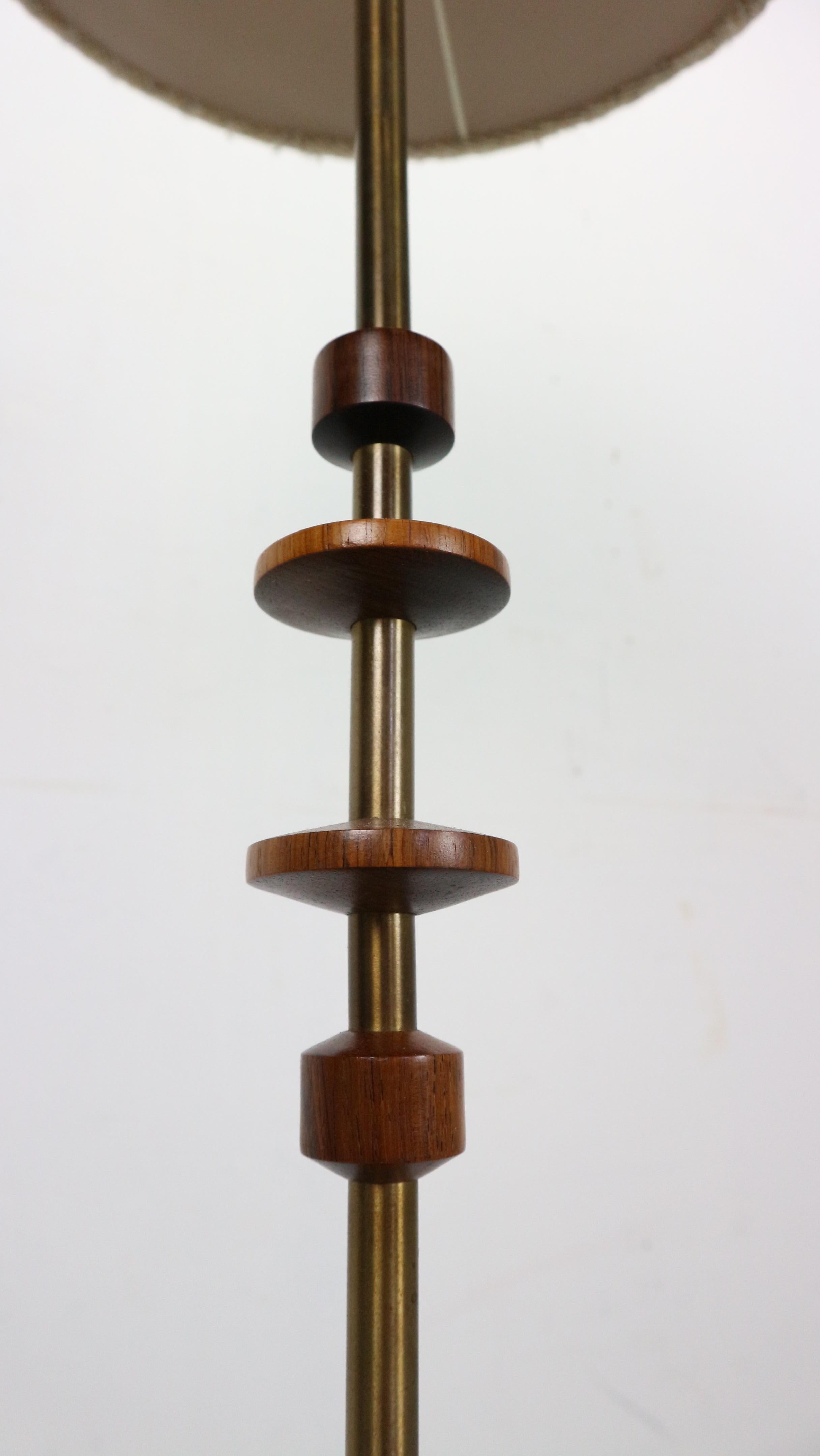 Danish vintage brass and teak floorlamp with wool shade 1960s  For Sale 9