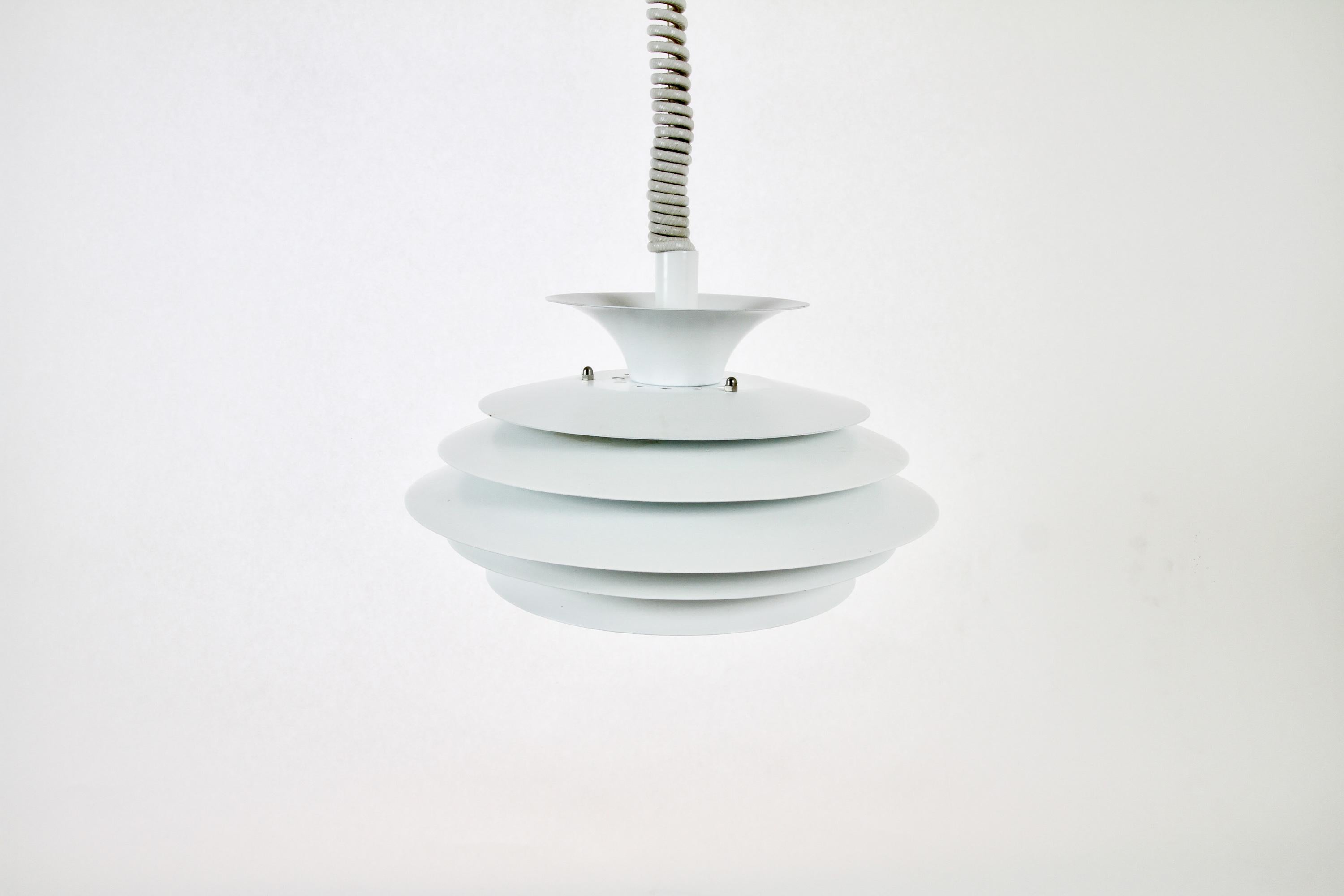 Danish vintage ceiling pendant by Top Lamper 1970s
Classic white ceiling lamp by Danish lamp company Top Lamper. Seven white metal shades disperses light in all directions without blinding. Lamp wire has a built in height adjustable function, so