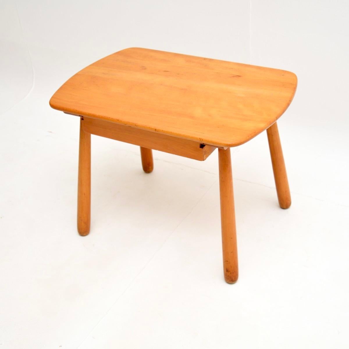 Mid-Century Modern Table basse / d'appoint vintage danoise en vente