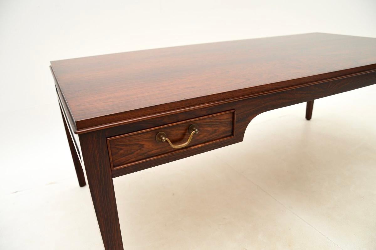 Dänischer Vintage-Couchtisch von Fritz Henningsen im Angebot 3