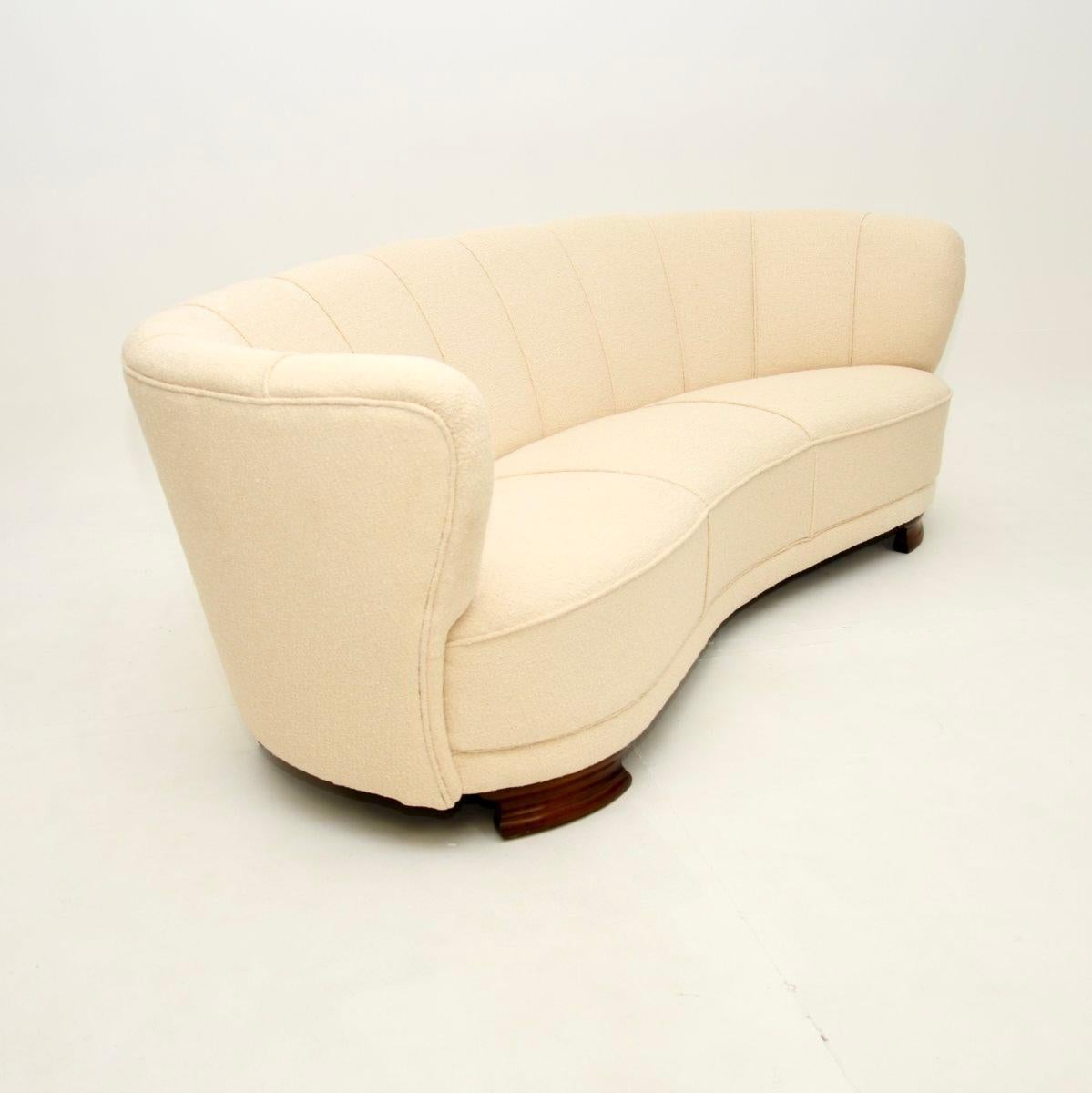 Mid-Century Modern Canapé Cocktail Banane Courbe Vintage Danois en vente