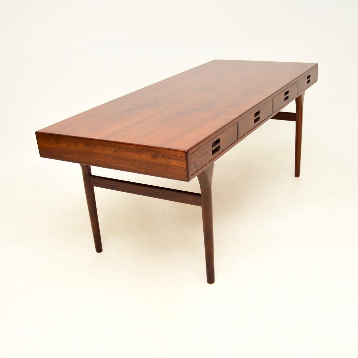Dänischer Vintage-Schreibtisch von Nanna Ditzel für Soren Willadsen (Moderne der Mitte des Jahrhunderts) im Angebot