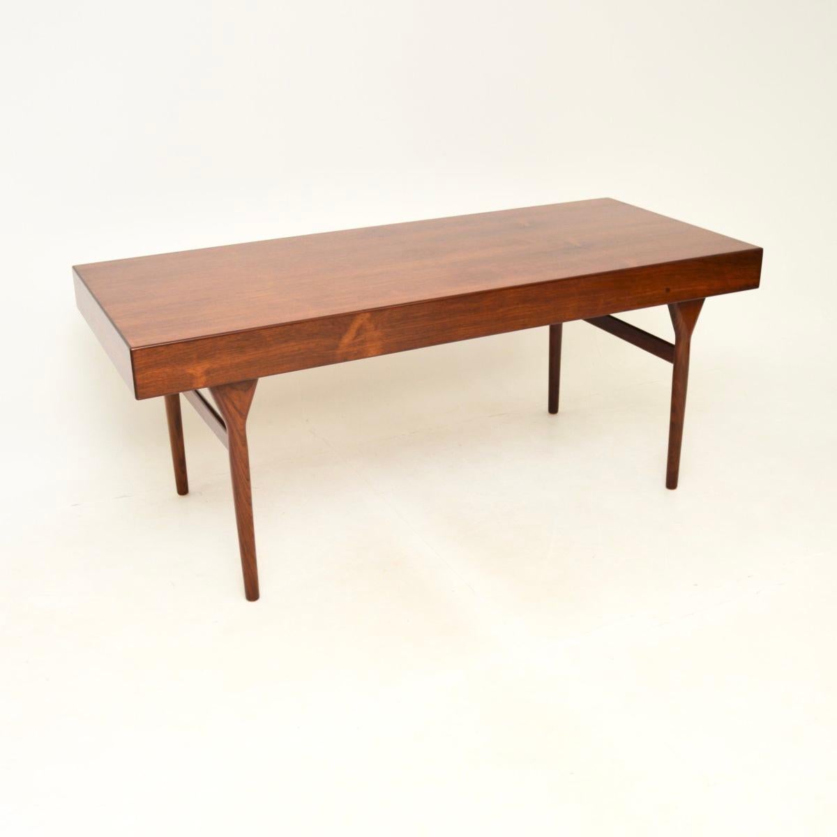 Dänischer Vintage-Schreibtisch von Nanna Ditzel für Soren Willadsen (Mitte des 20. Jahrhunderts) im Angebot