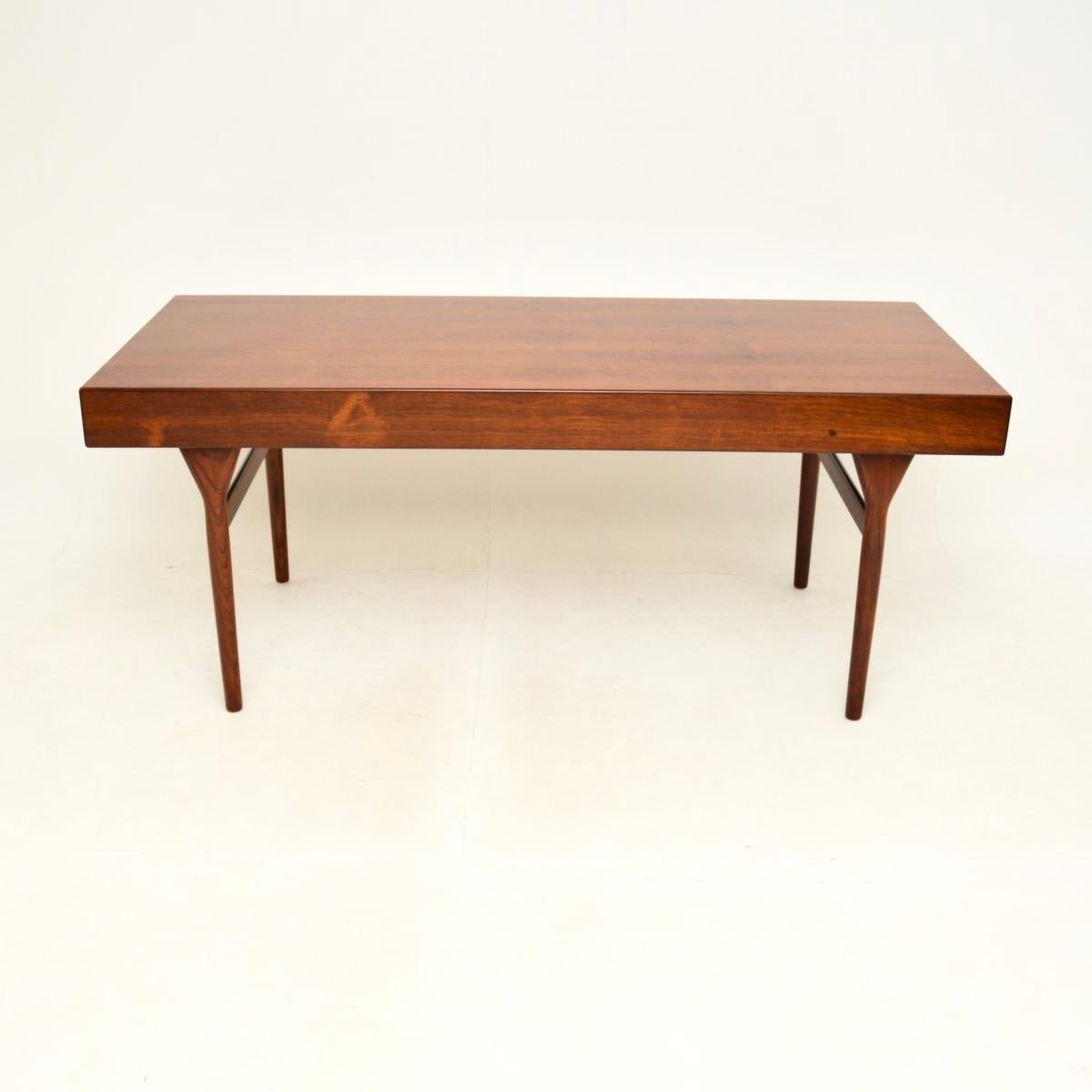 Dänischer Vintage-Schreibtisch von Nanna Ditzel für Soren Willadsen (Holz) im Angebot