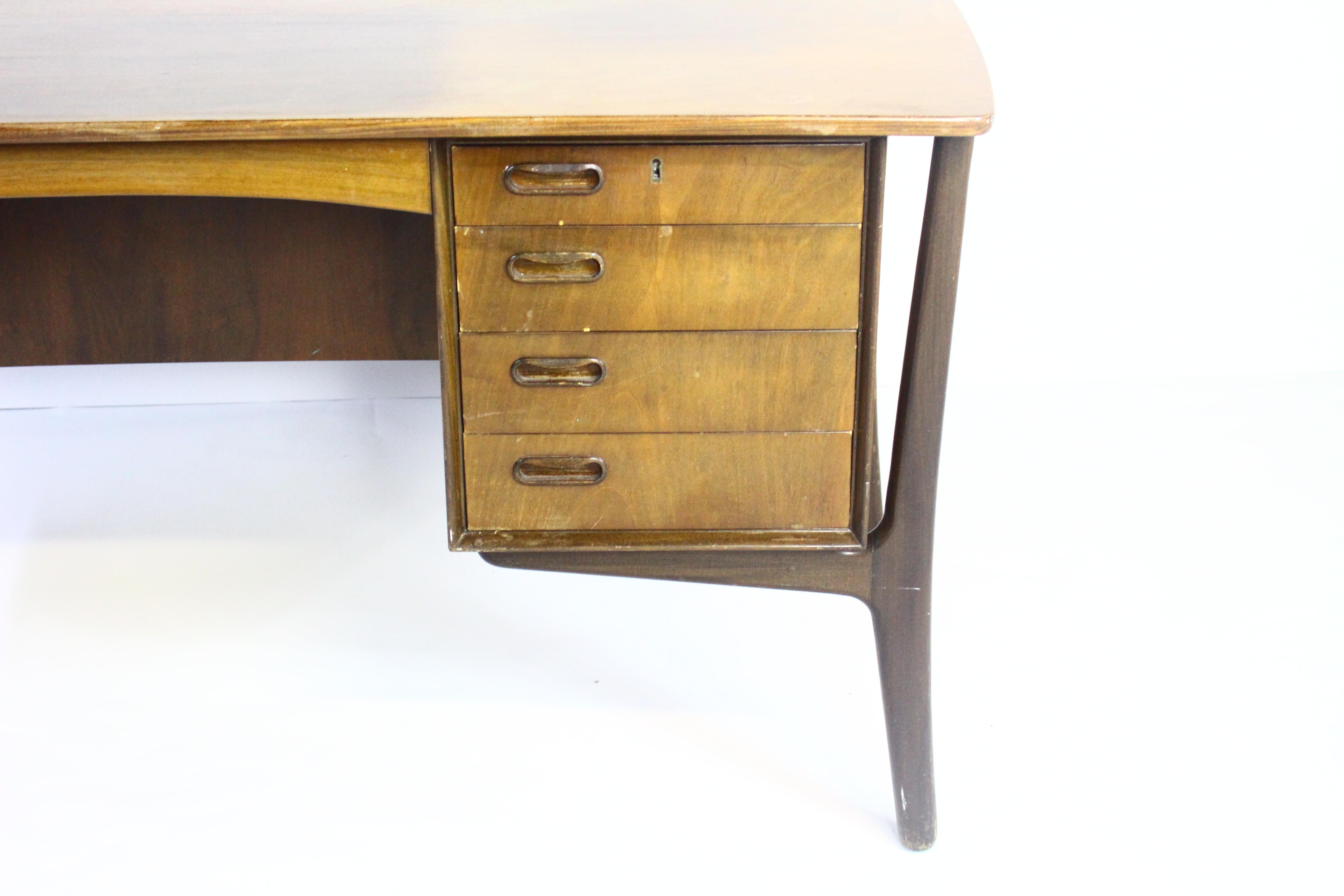 Danish Vintage Desk by Svend Aage Madsen, 1960s In Fair Condition In ŚWINOUJŚCIE, 32