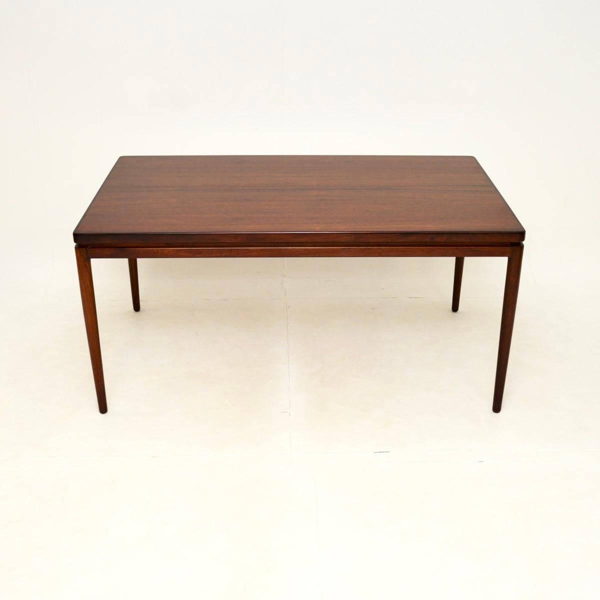 Imitation cuir Table et chaises de salle à manger danoises vintage de Johannes Andersen en vente