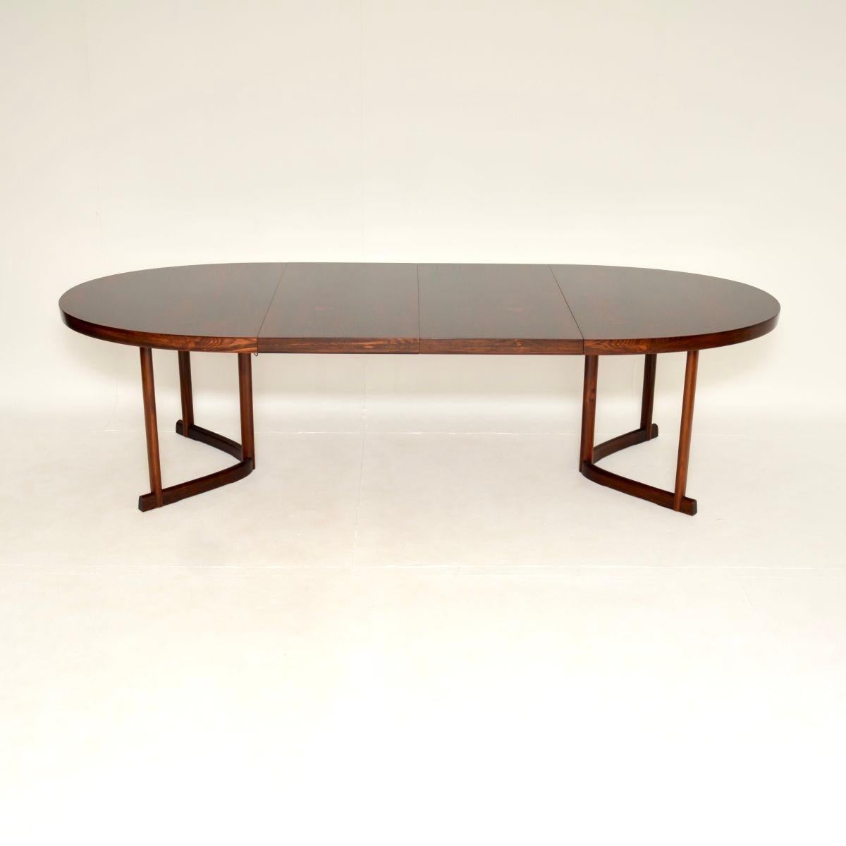 A stunning Danish vintage dining table by Johannes Andersen, dating from the 1960’s.

It is of outstanding quality, with a large oval top and two leaves that can be added to extend the dining surface. The legs and base have a beautiful curvaceous