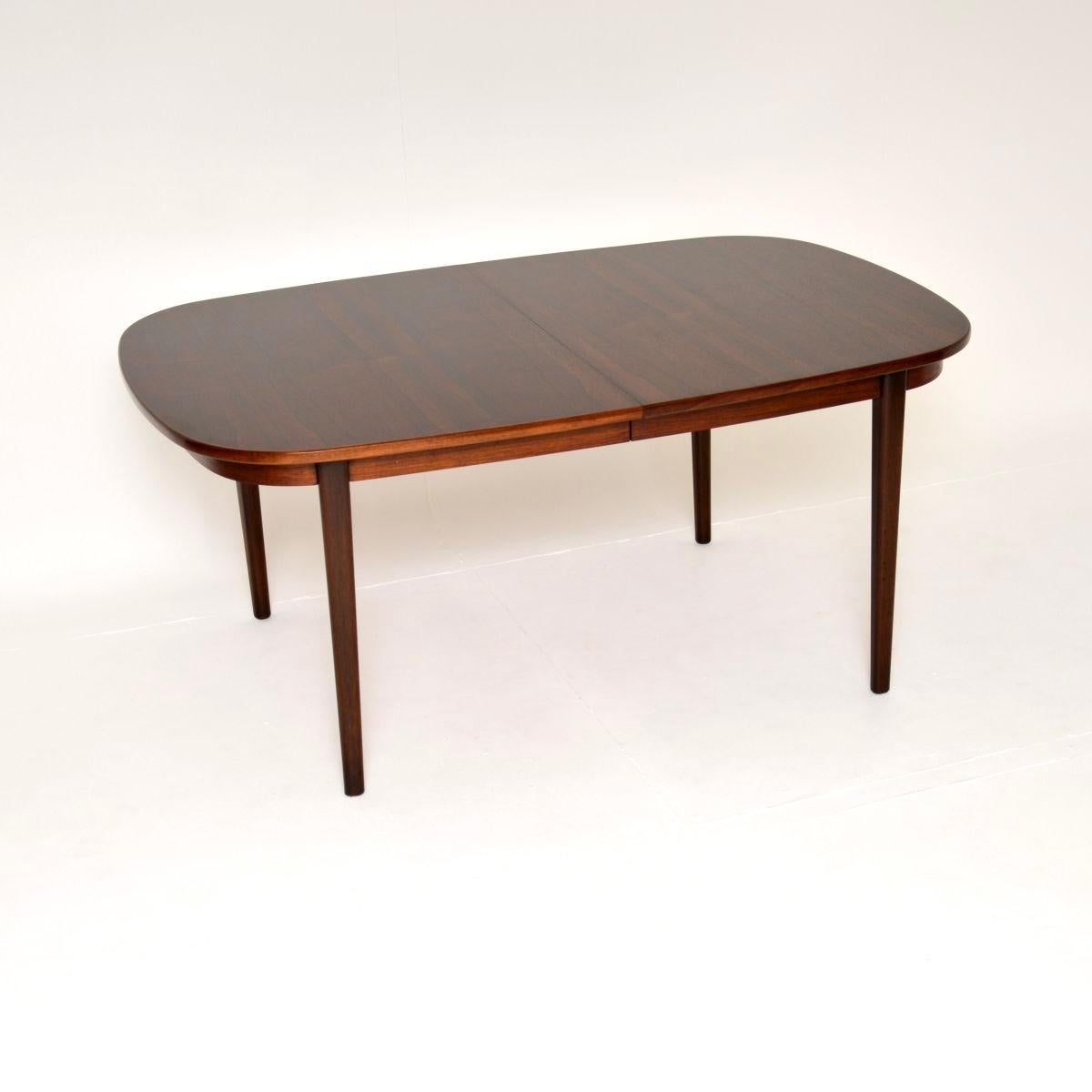 Mid-Century Modern Danish Vintage Dining Table en vente