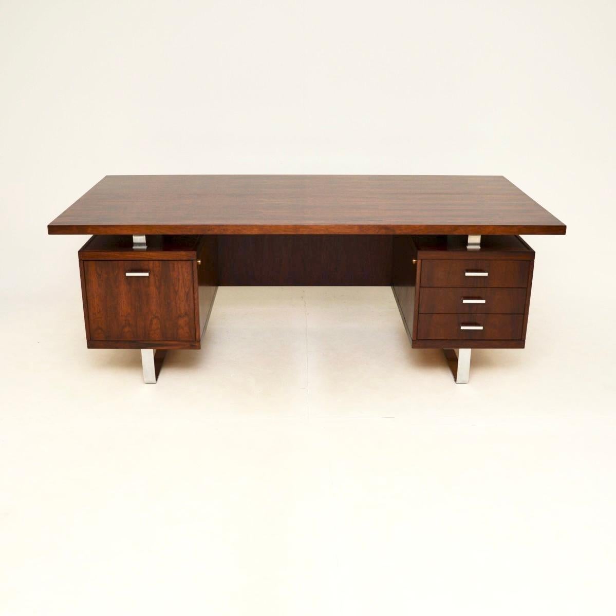 Mid-Century moderno Scrivania direzionale vintage danese di Jorgen Pedersen in vendita